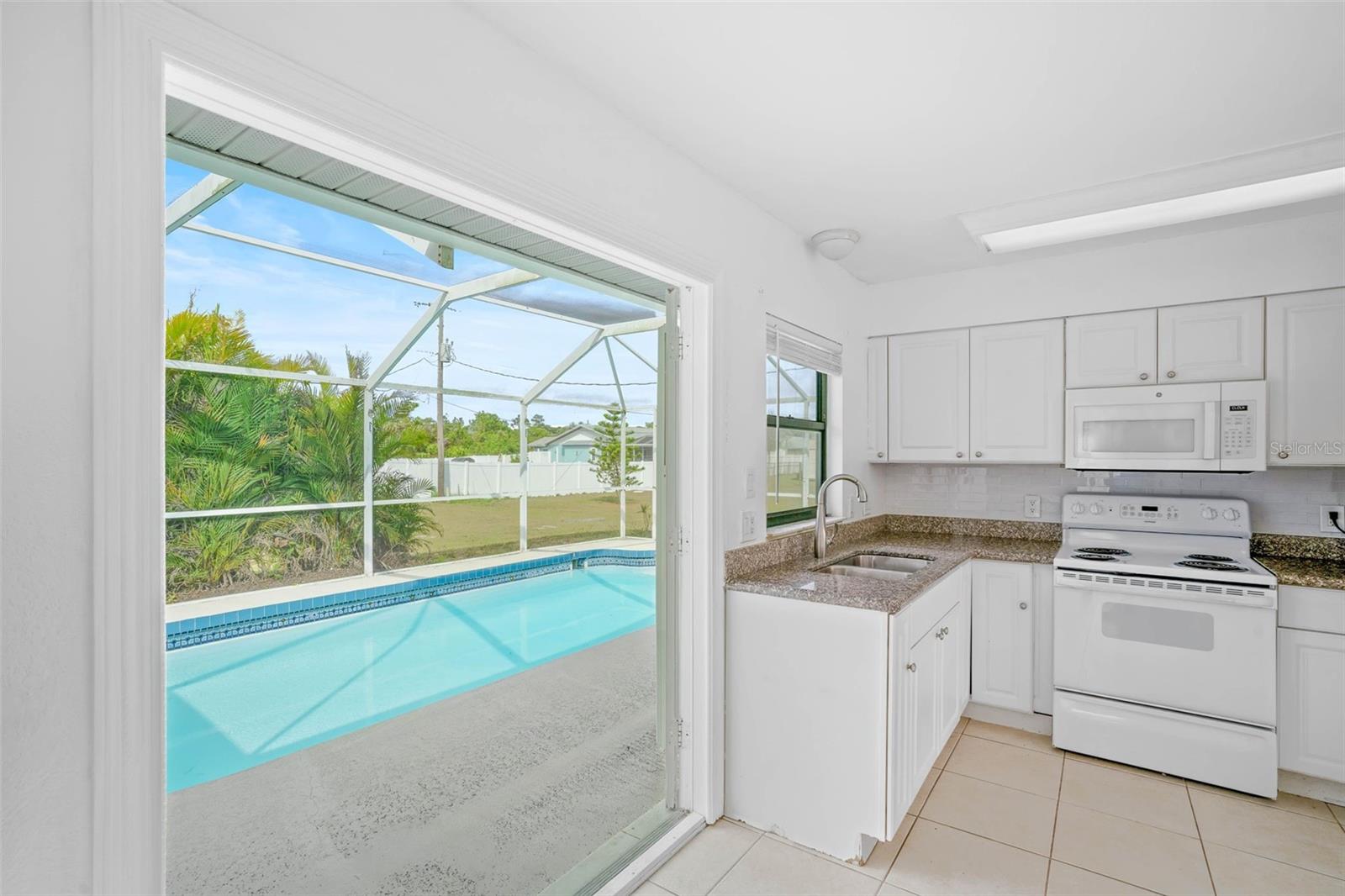 3255 LAKE VIEW BLVD, PORT CHARLOTTE, FL, 33948
