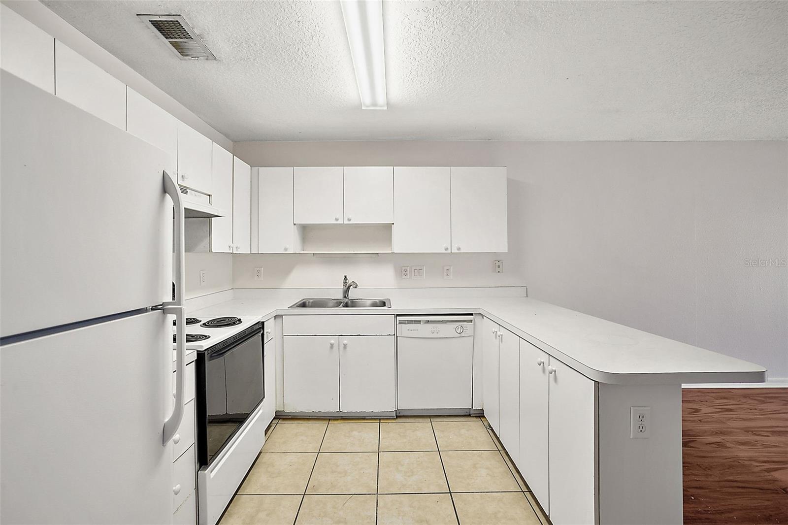 2613-2615 HOLLOW LN, LEESBURG, FL, 34748