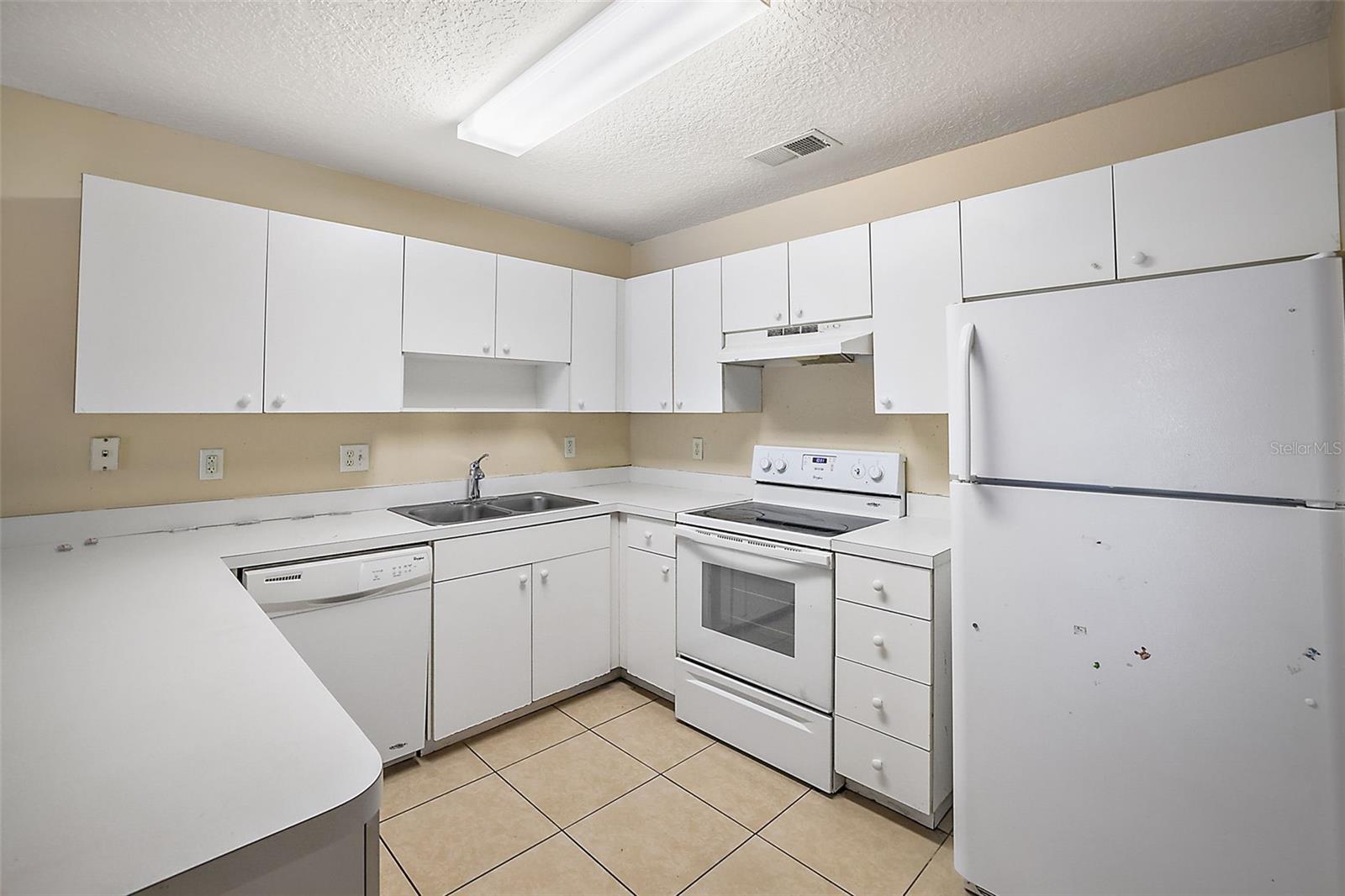 2613-2615 HOLLOW LN, LEESBURG, FL, 34748