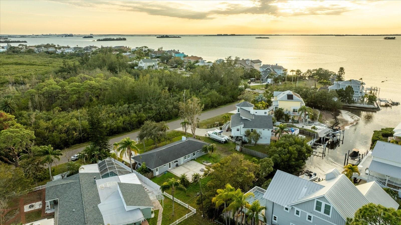 608 FLORIDA BLVD, CRYSTAL BEACH, FL, 34681