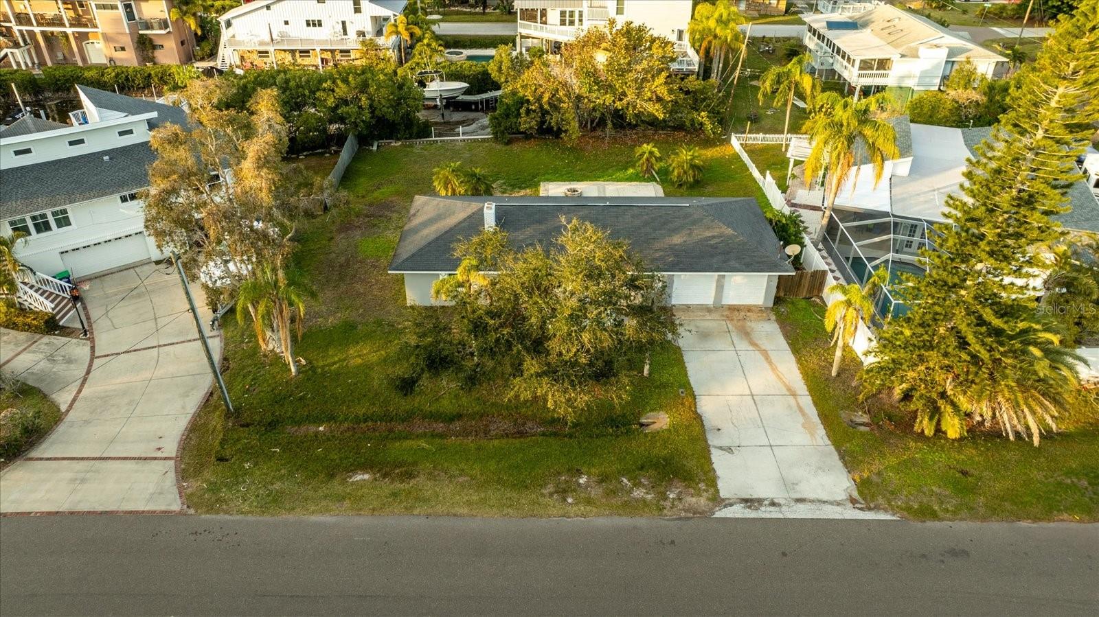 608 FLORIDA BLVD, CRYSTAL BEACH, FL, 34681