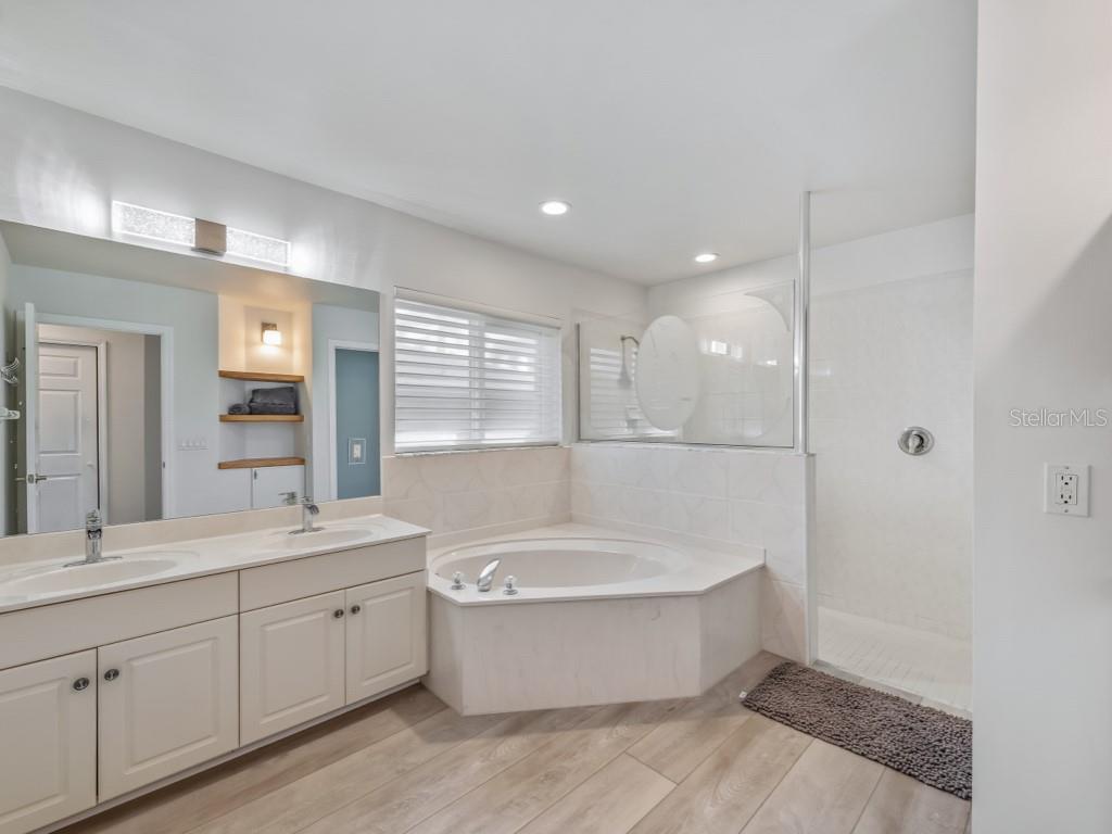 233 EL DORADO PKWY W, CAPE CORAL, FL, 33914