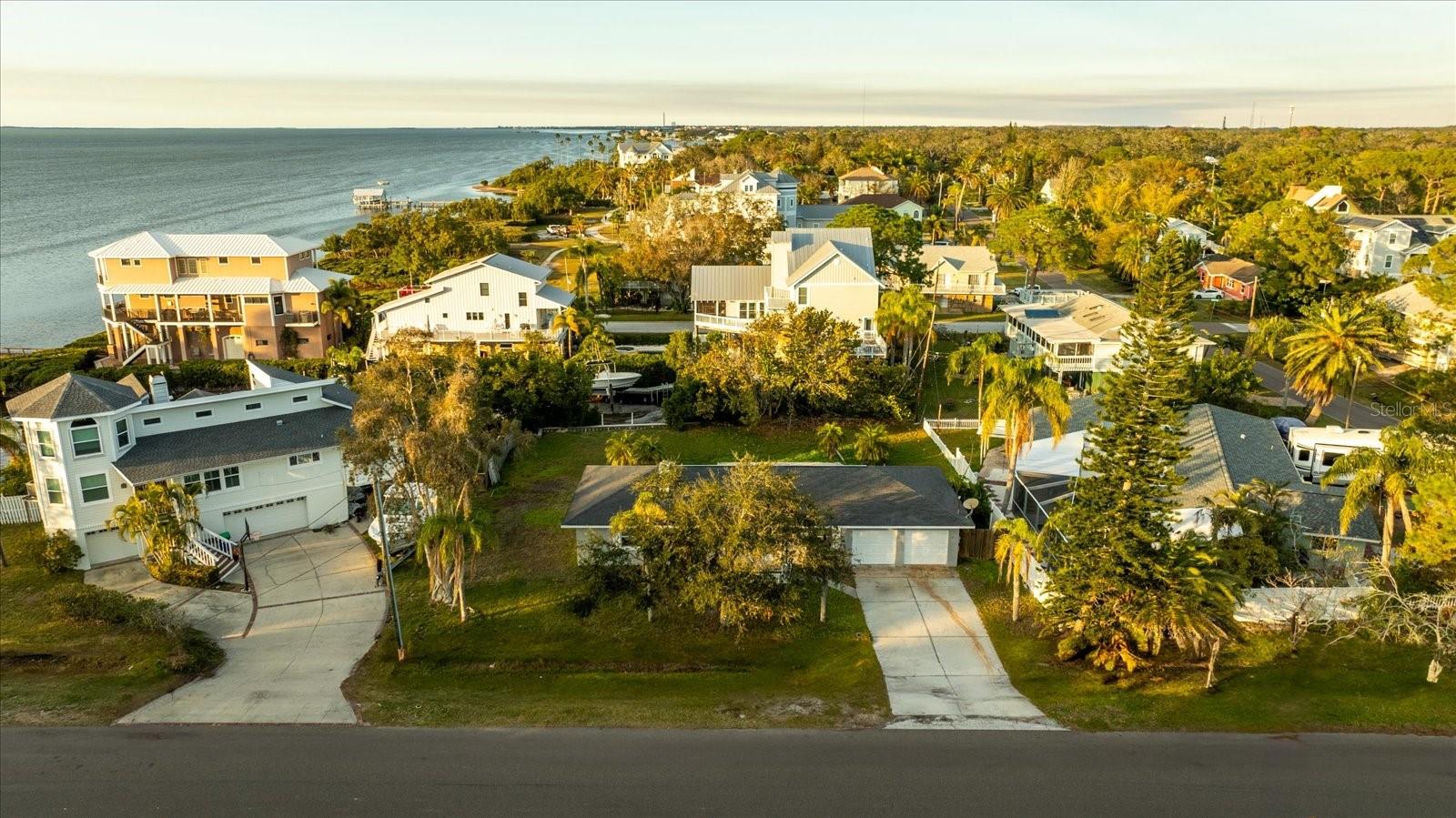 608 FLORIDA BLVD, CRYSTAL BEACH, FL, 34681