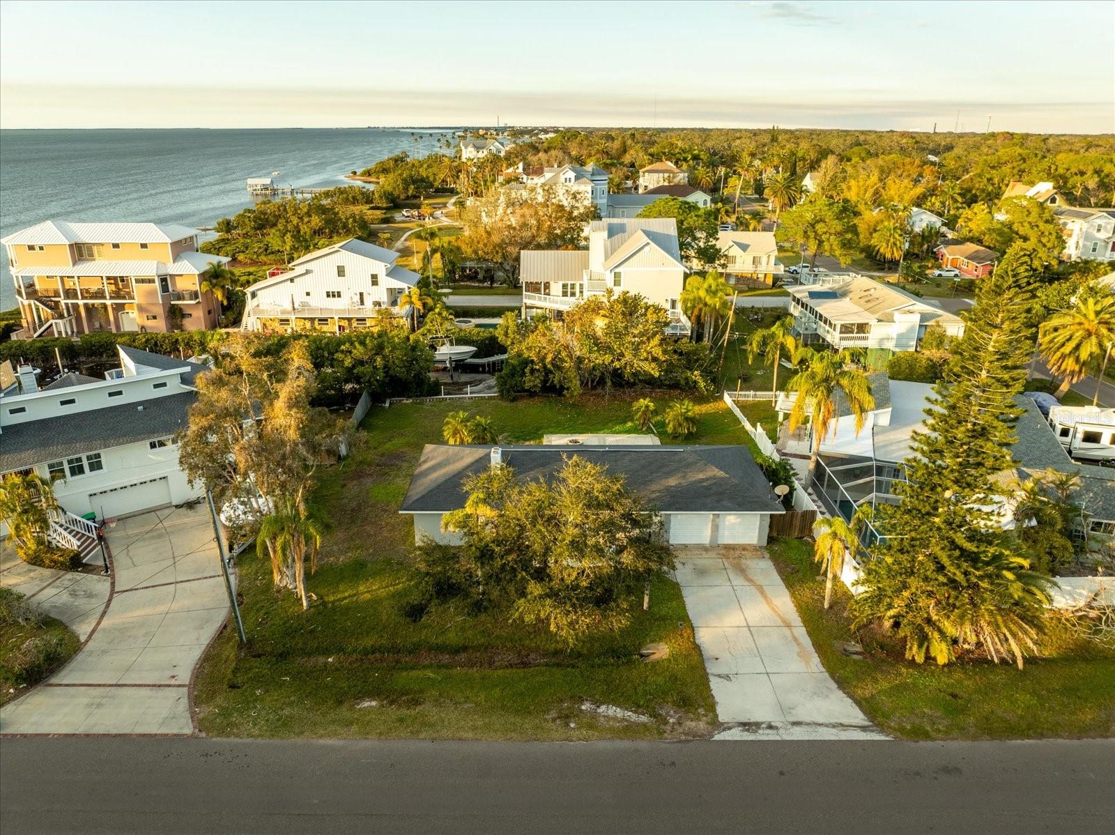 608 FLORIDA BLVD, CRYSTAL BEACH, FL, 34681