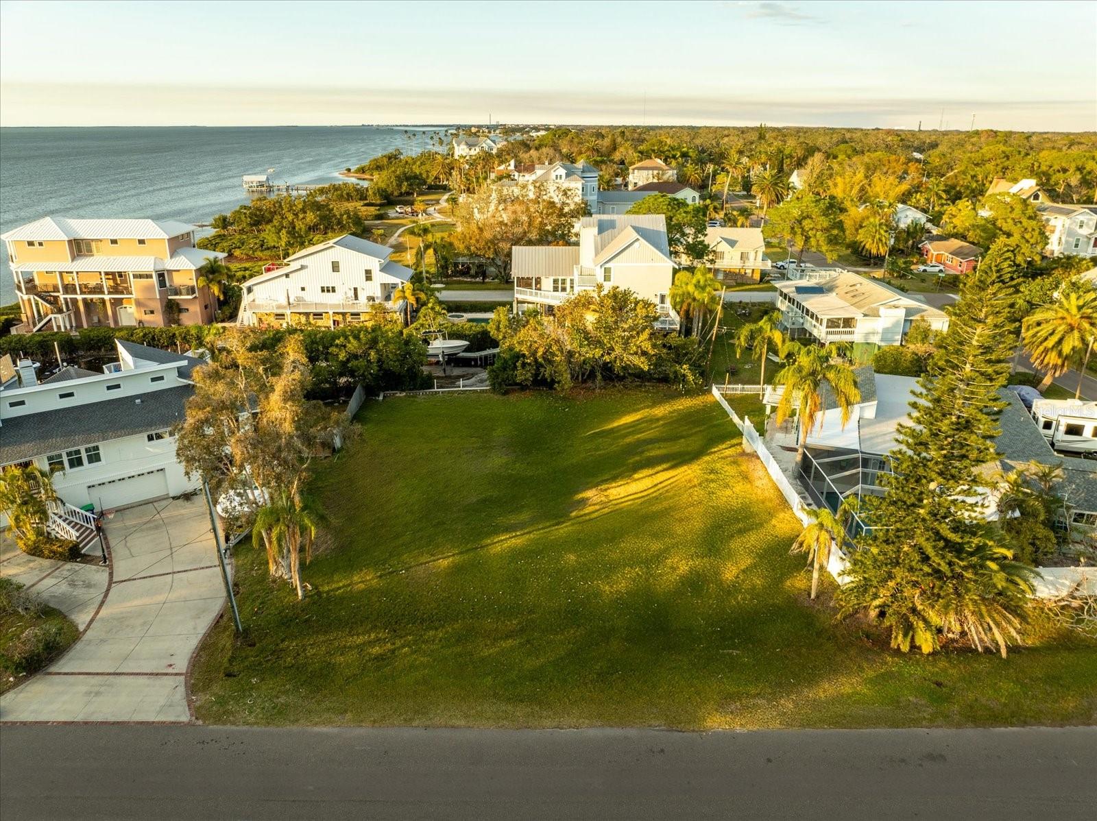 608 FLORIDA BLVD, CRYSTAL BEACH, FL, 34681