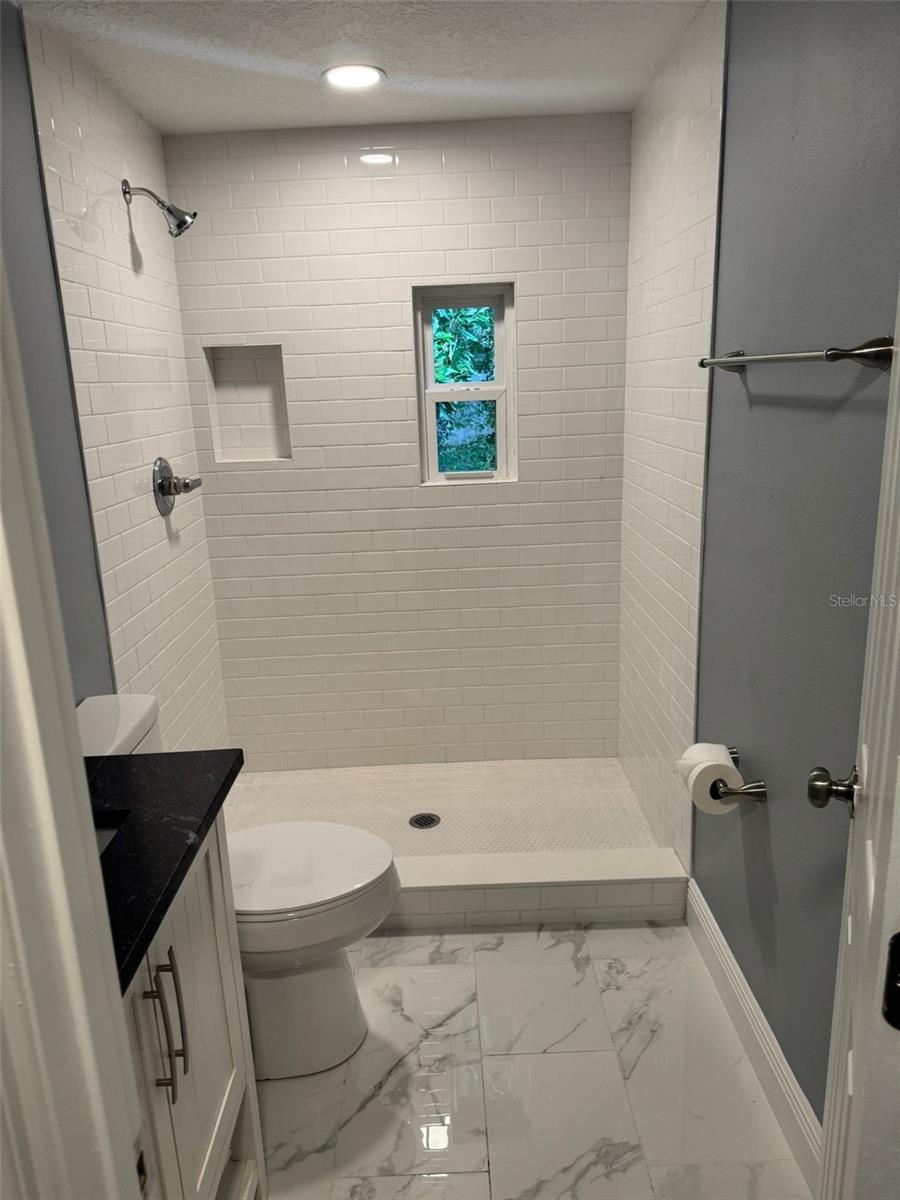 18111 LAKE FRONT DR, LUTZ, FL, 33548