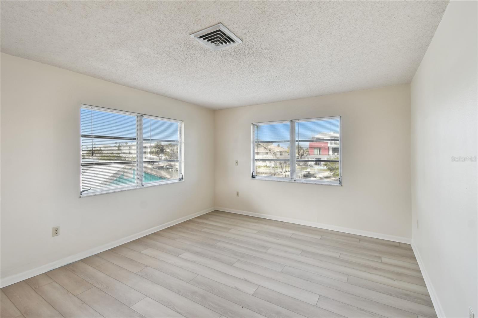 360 137TH AVENUE CIR, MADEIRA BEACH, FL, 33708