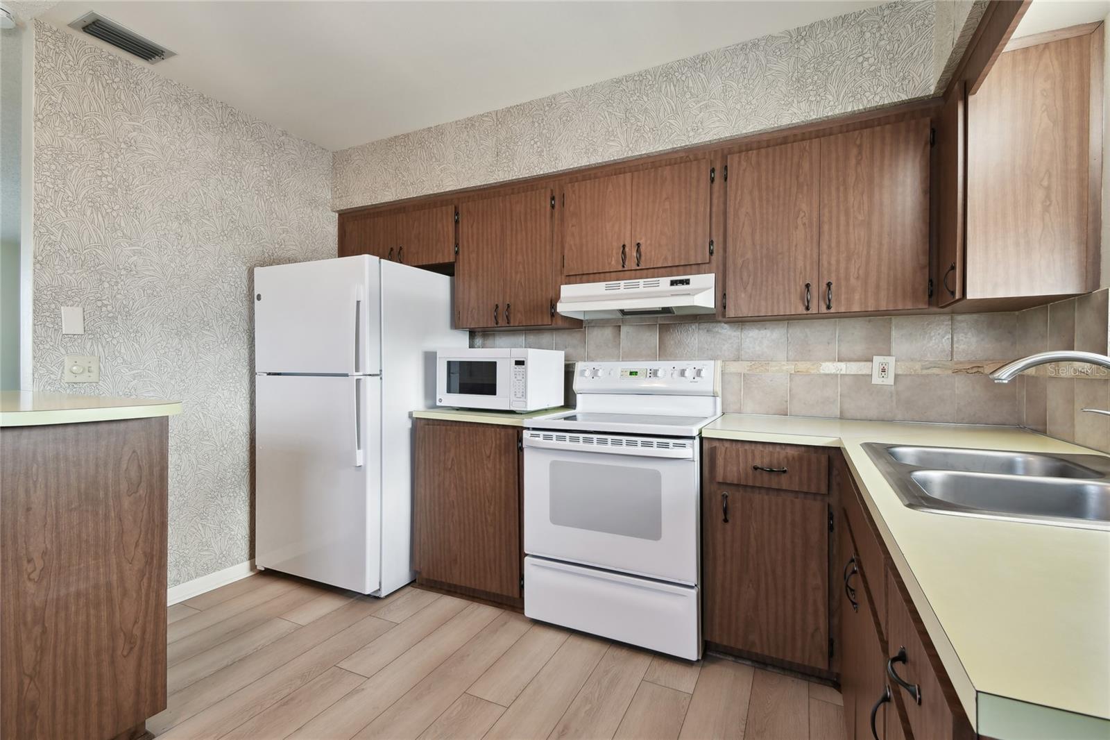 360 137TH AVENUE CIR, MADEIRA BEACH, FL, 33708