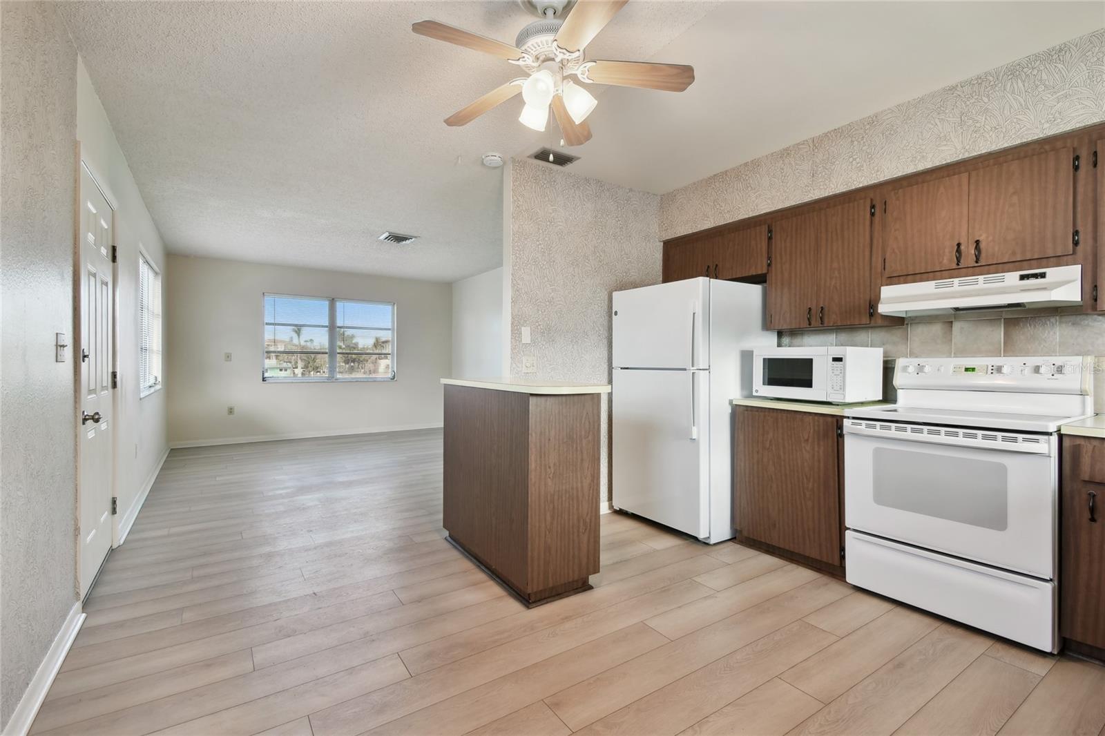 360 137TH AVENUE CIR, MADEIRA BEACH, FL, 33708