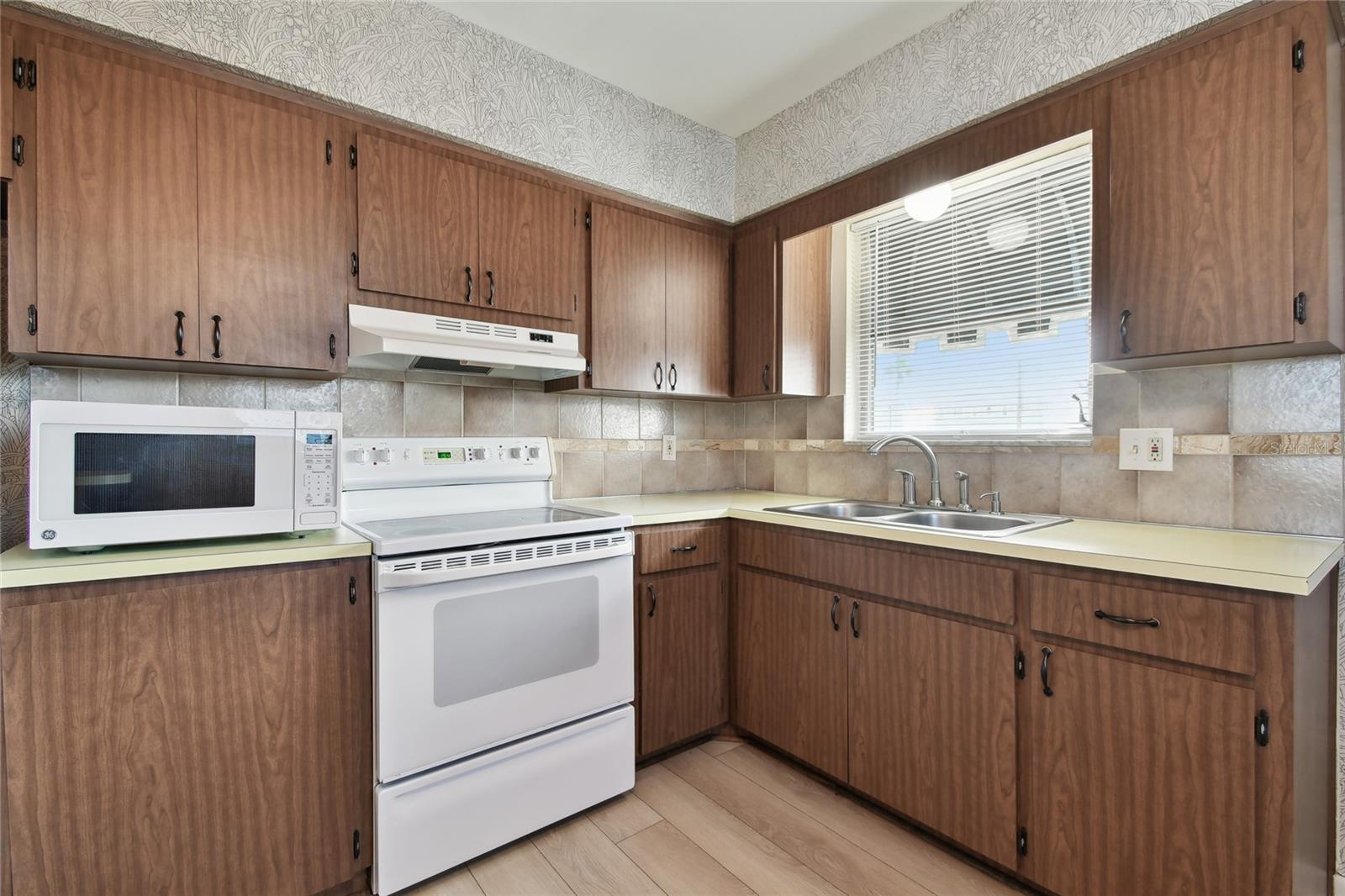 360 137TH AVENUE CIR, MADEIRA BEACH, FL, 33708