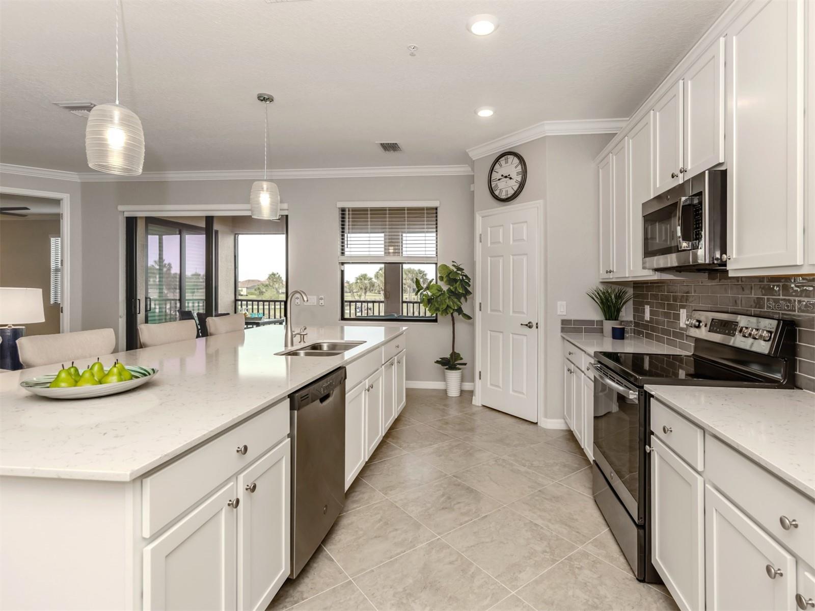 10792 TARFLOWER DR #202, VENICE, FL, 34293