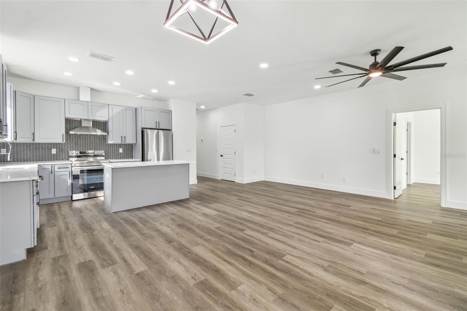 7711 N ORLEANS AVE, TAMPA, FL, 33604