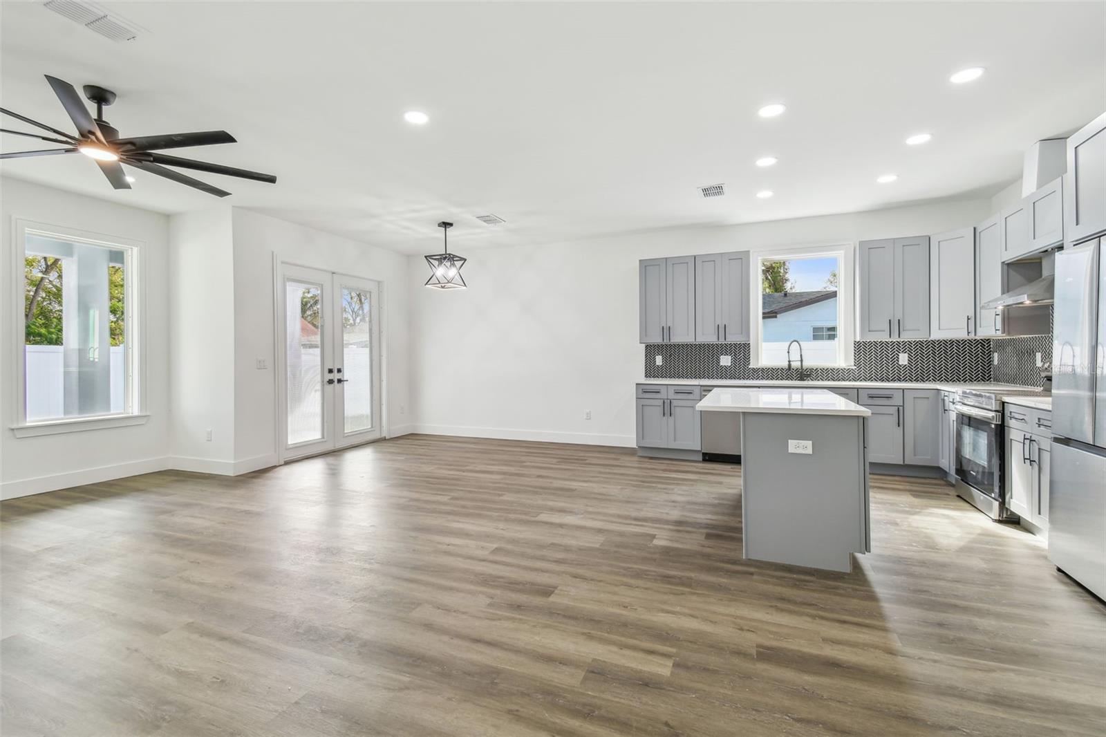 7711 N ORLEANS AVE, TAMPA, FL, 33604