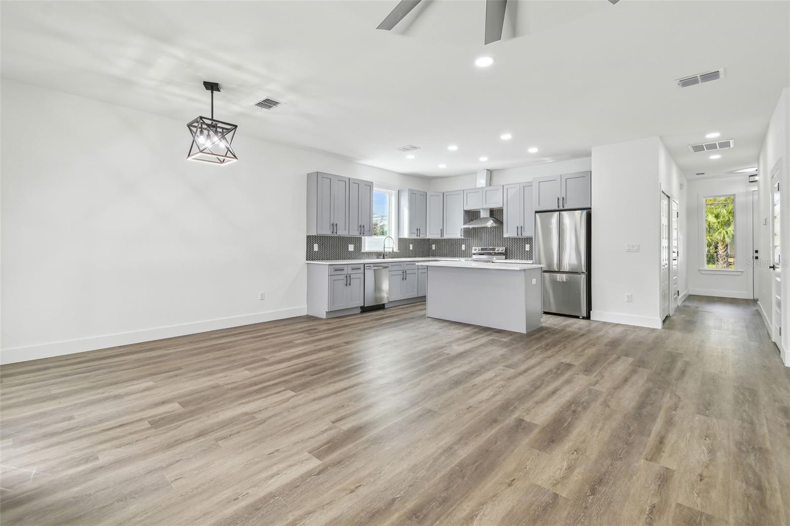 7711 N ORLEANS AVE, TAMPA, FL, 33604