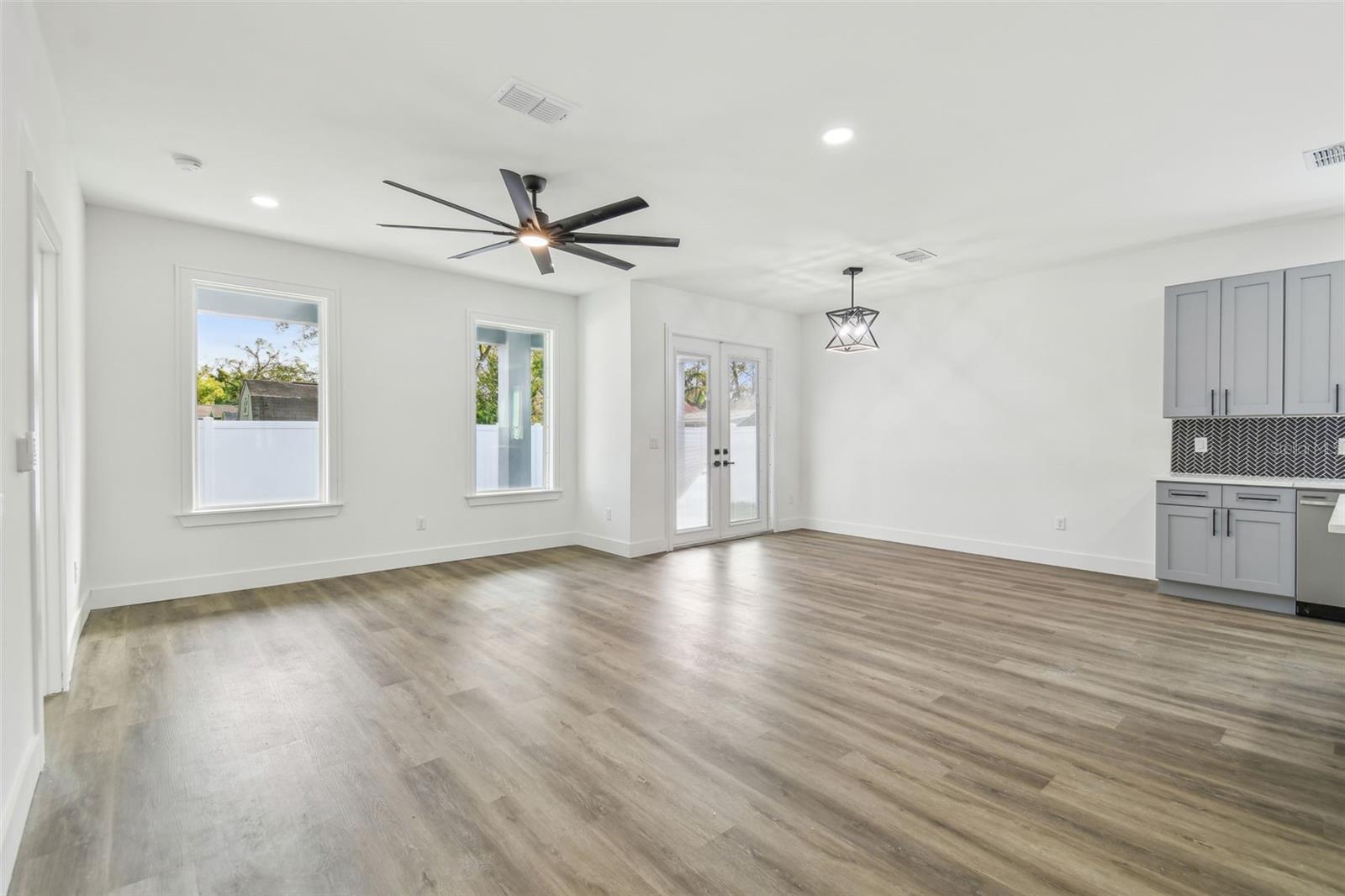 7711 N ORLEANS AVE, TAMPA, FL, 33604