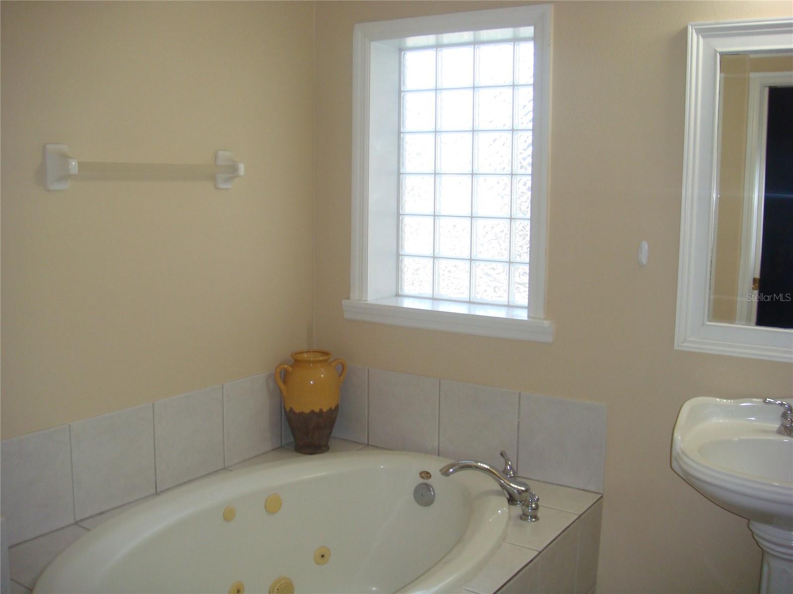 960 LAKEWOOD DR, DUNEDIN, FL, 34698