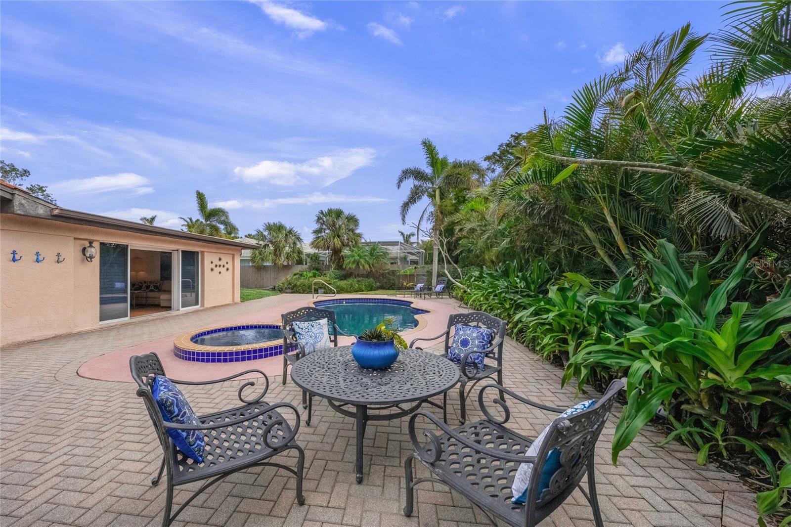 523 N SPOONBILL DR, SARASOTA, FL, 34236