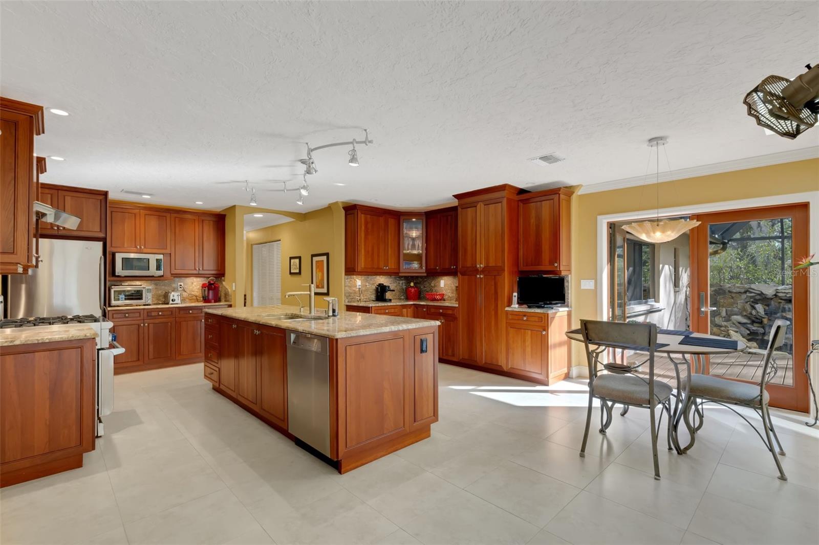 2218 SHADOW OAKS RD, SARASOTA, FL, 34240