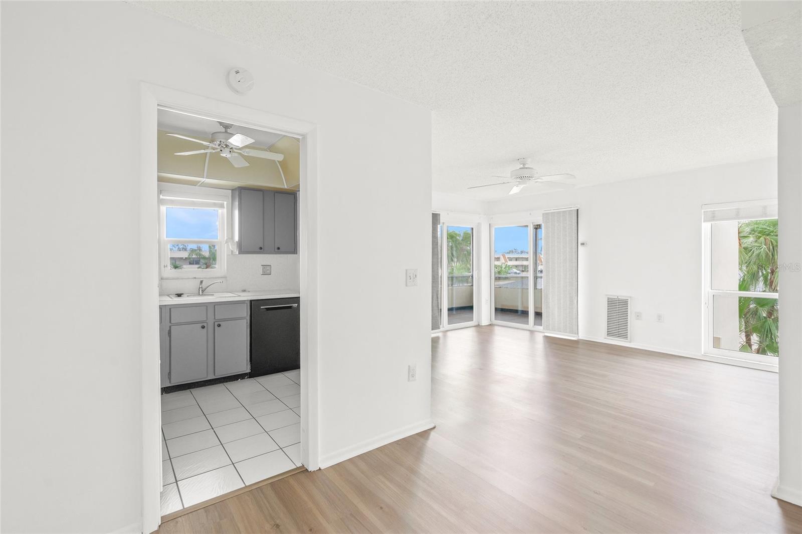 7304 W COUNTRY CLUB DR N #213, SARASOTA, FL, 34243