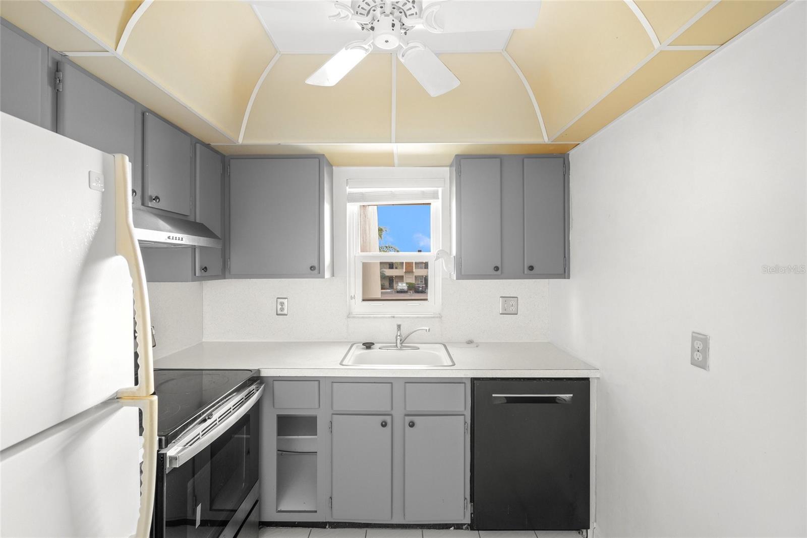 7304 W COUNTRY CLUB DR N #213, SARASOTA, FL, 34243