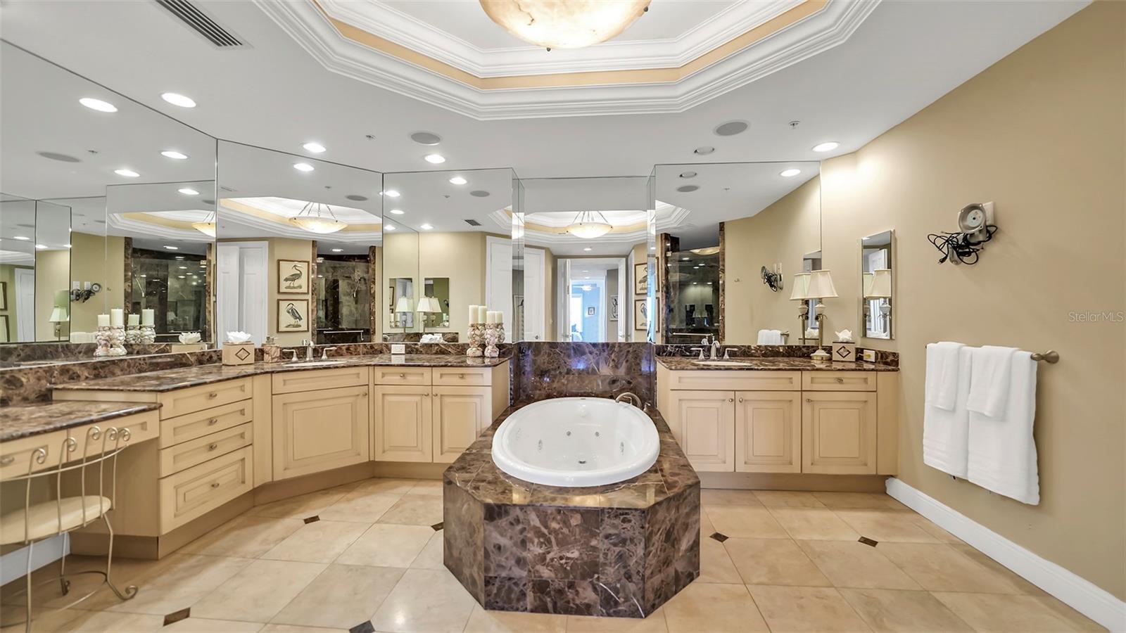 1300 BENJAMIN FRANKLIN DR #504, SARASOTA, FL, 34236