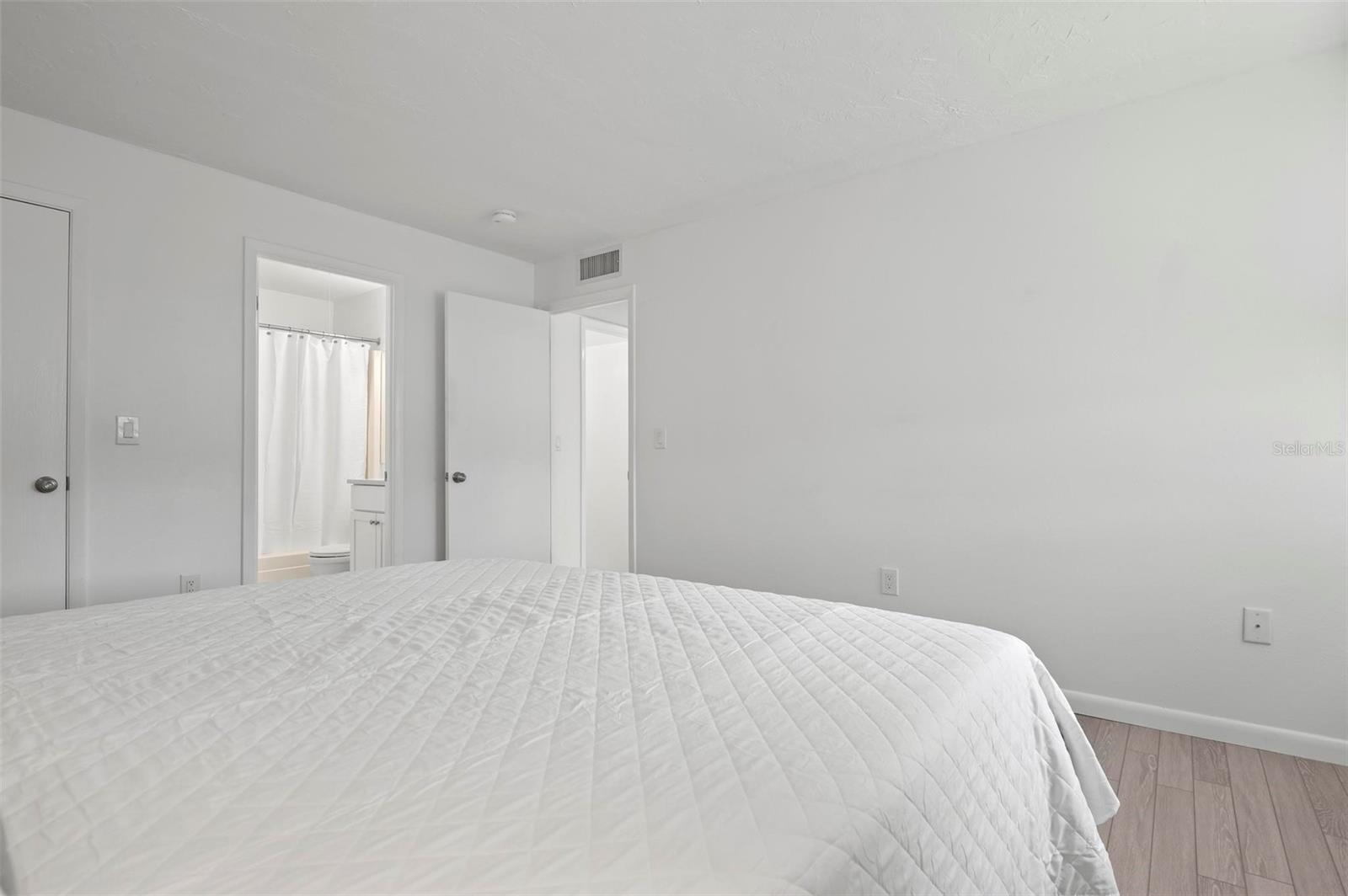 3201 BENEVA RD #204, SARASOTA, FL, 34232