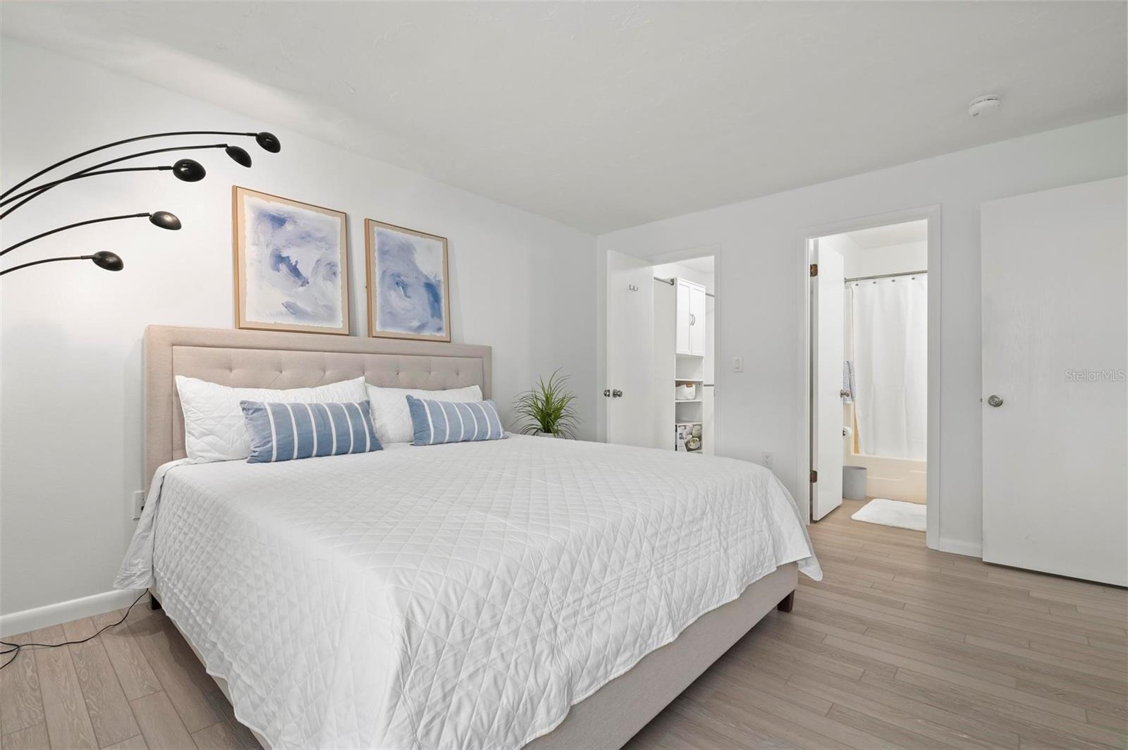 3201 BENEVA RD #204, SARASOTA, FL, 34232