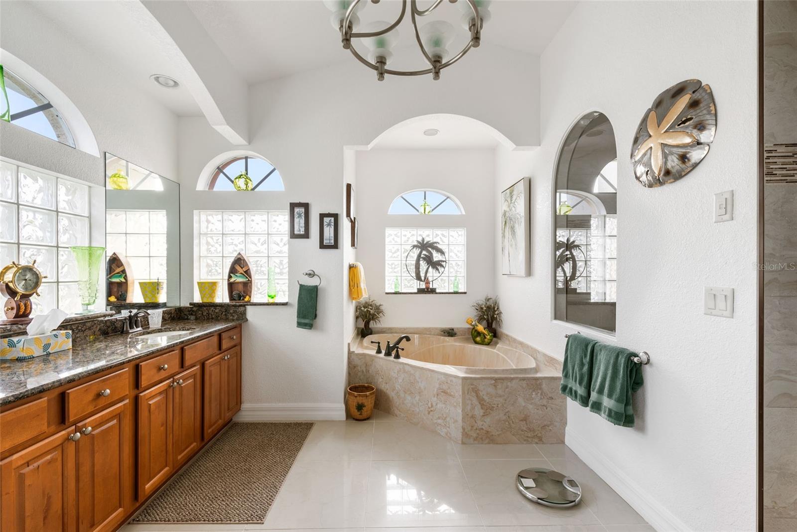 185 ROTONDA BLVD E, ROTONDA WEST, FL, 33947
