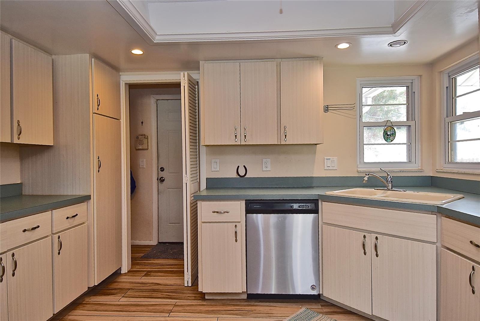 1864 MID OCEAN CIR, SARASOTA, FL, 34239