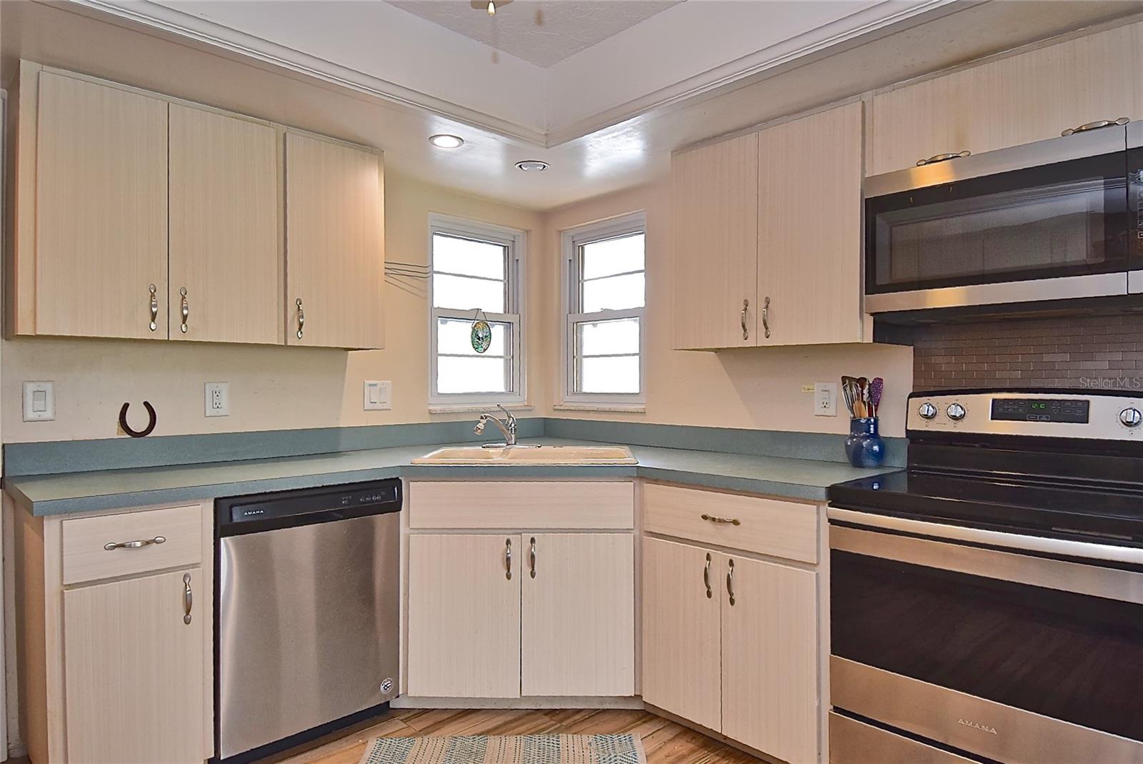 1864 MID OCEAN CIR, SARASOTA, FL, 34239