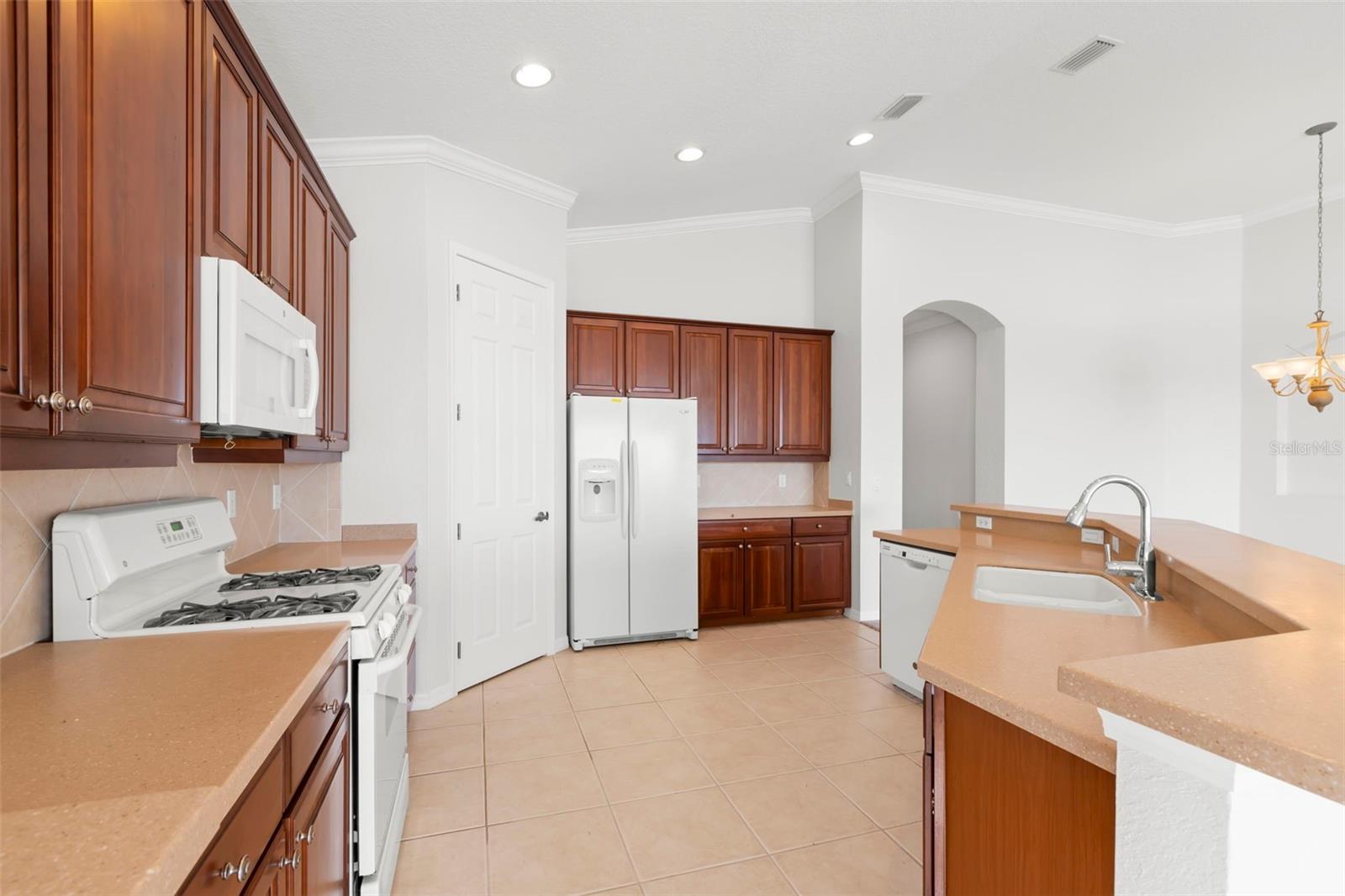 1354 EMERALD DUNES DR, SUN CITY CENTER, FL, 33573