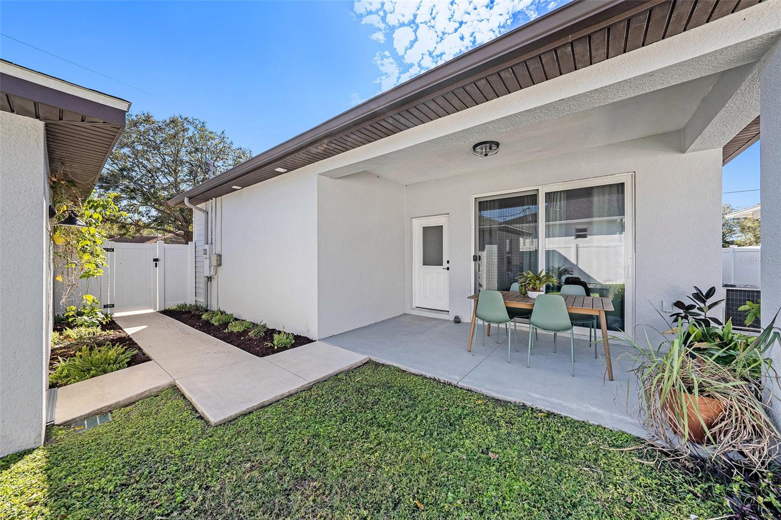 211 W BROAD ST, TAMPA, FL, 33604