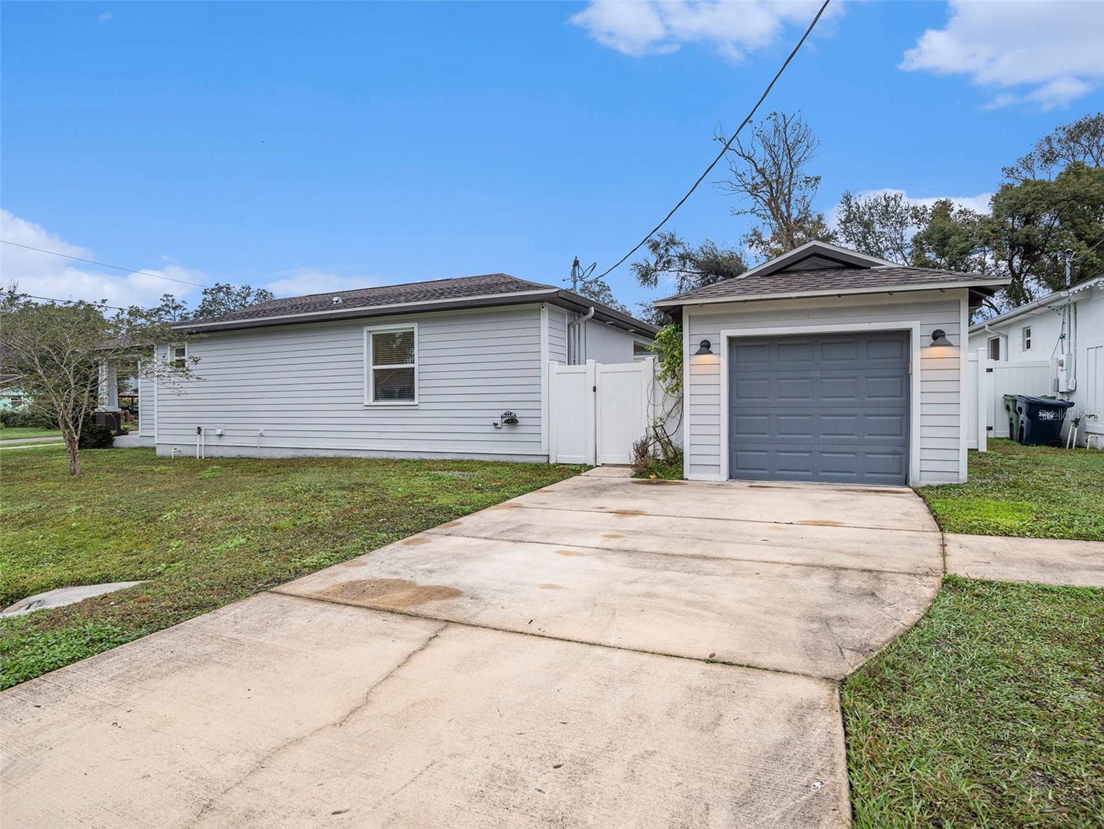 211 W BROAD ST, TAMPA, FL, 33604