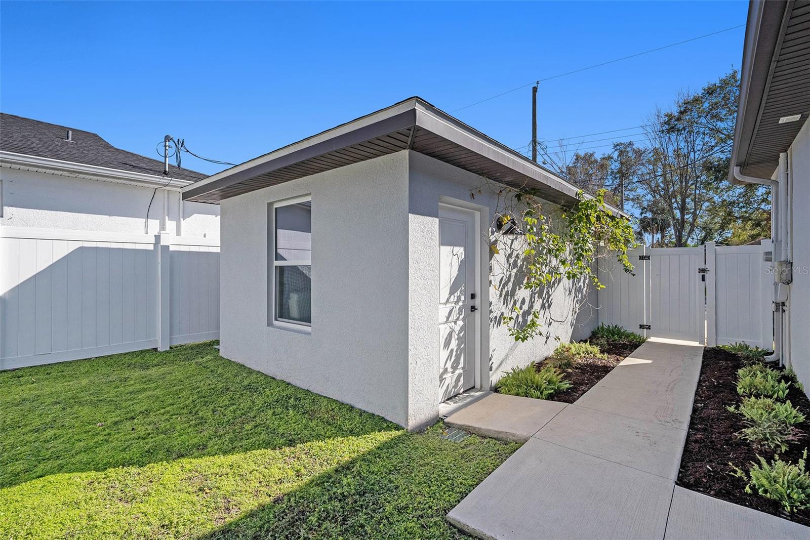 211 W BROAD ST, TAMPA, FL, 33604