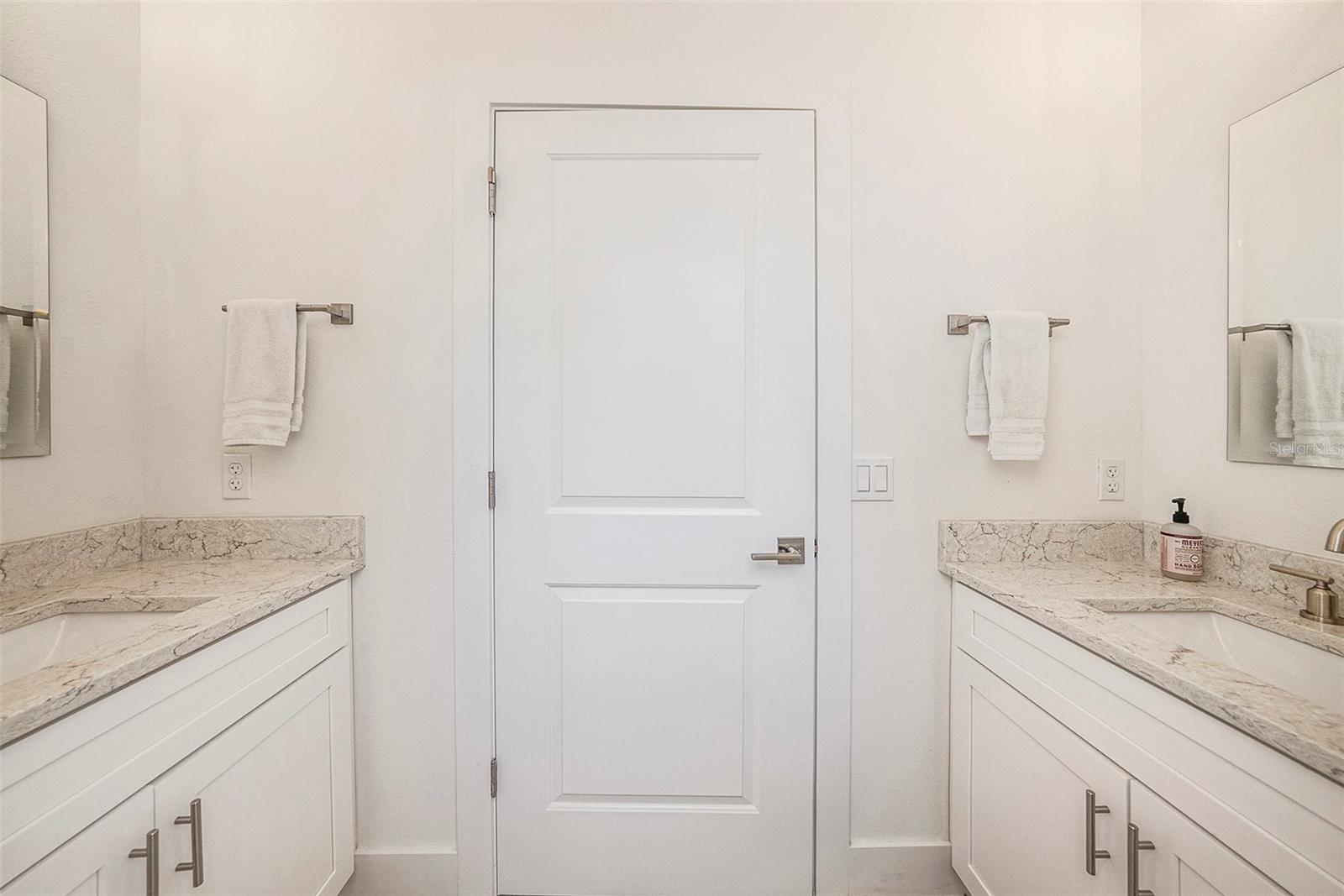 211 W BROAD ST, TAMPA, FL, 33604