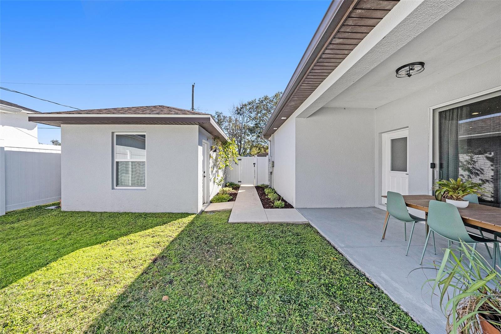 211 W BROAD ST, TAMPA, FL, 33604