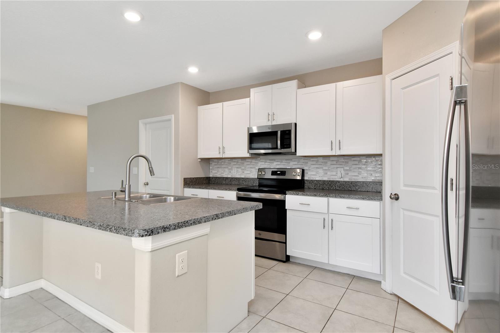 6180 APPLE SNAIL AVE, NEW PORT RICHEY, FL, 34653