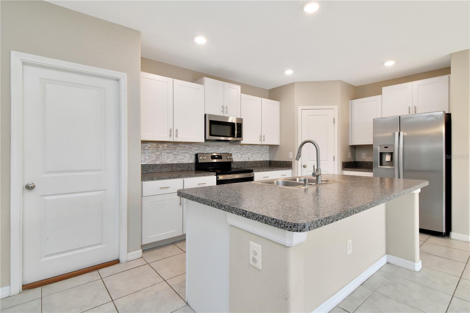 6180 APPLE SNAIL AVE, NEW PORT RICHEY, FL, 34653