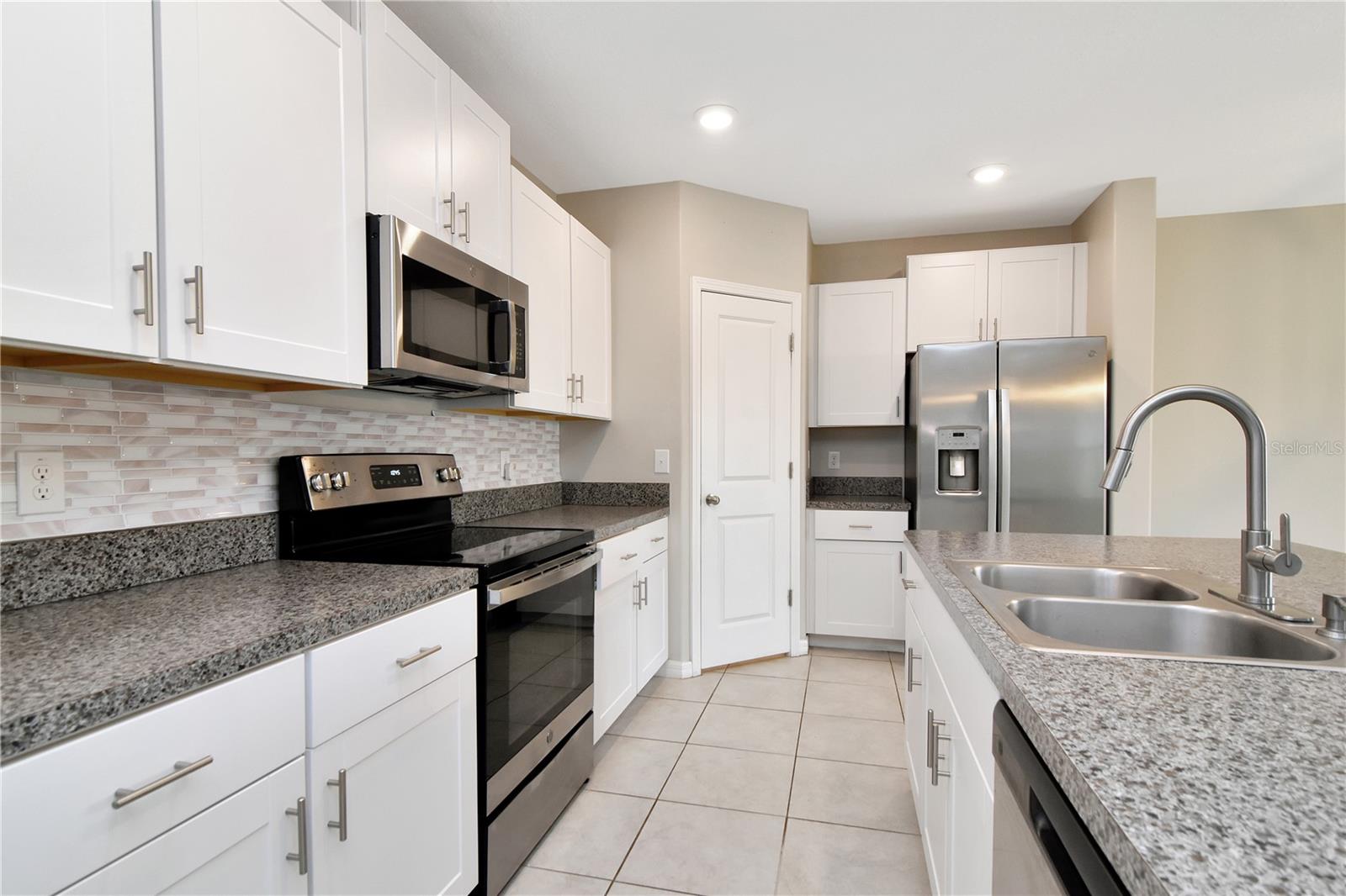 6180 APPLE SNAIL AVE, NEW PORT RICHEY, FL, 34653