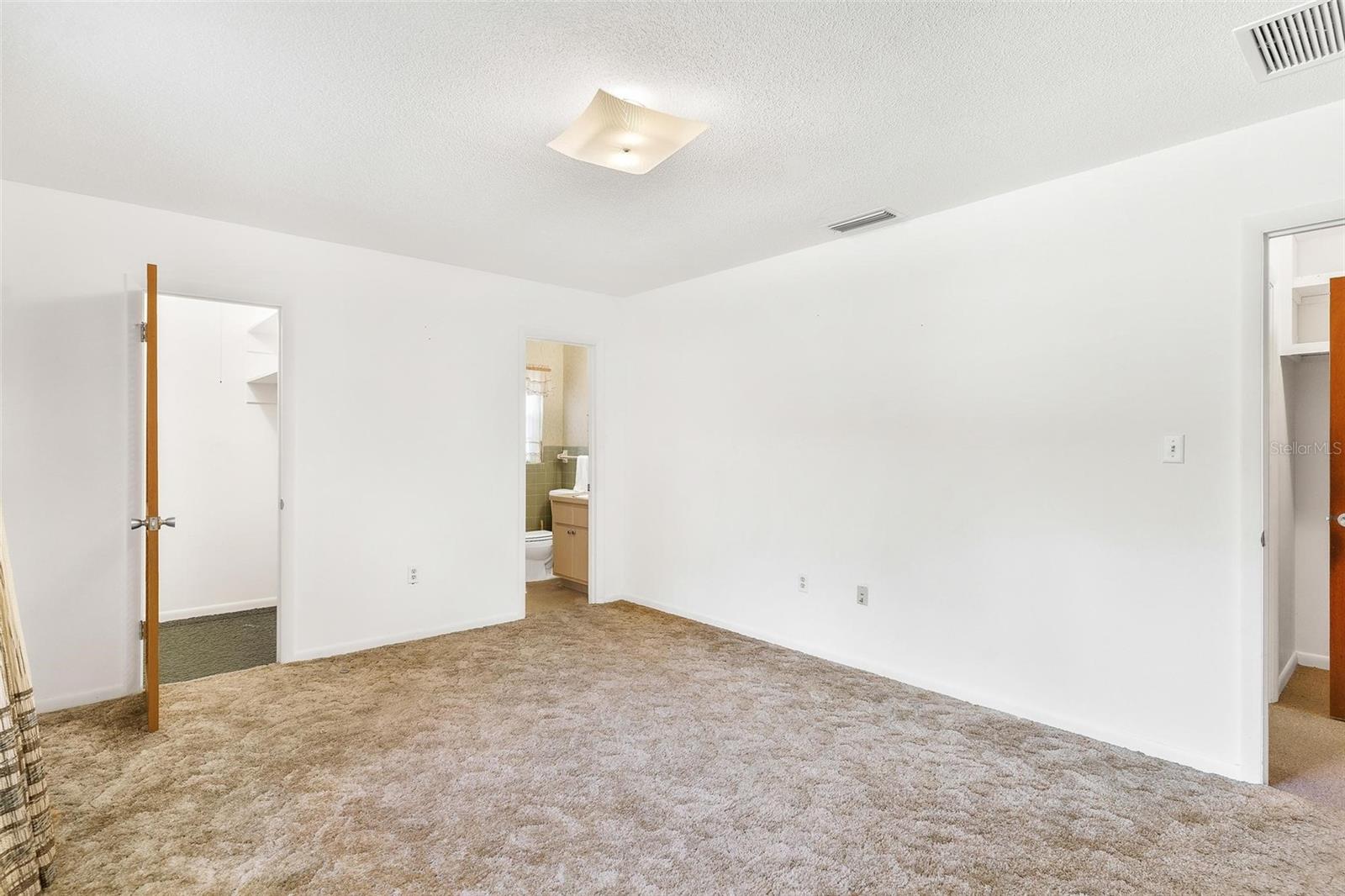 2010 HOLLYWOOD DR, LEESBURG, FL, 34748