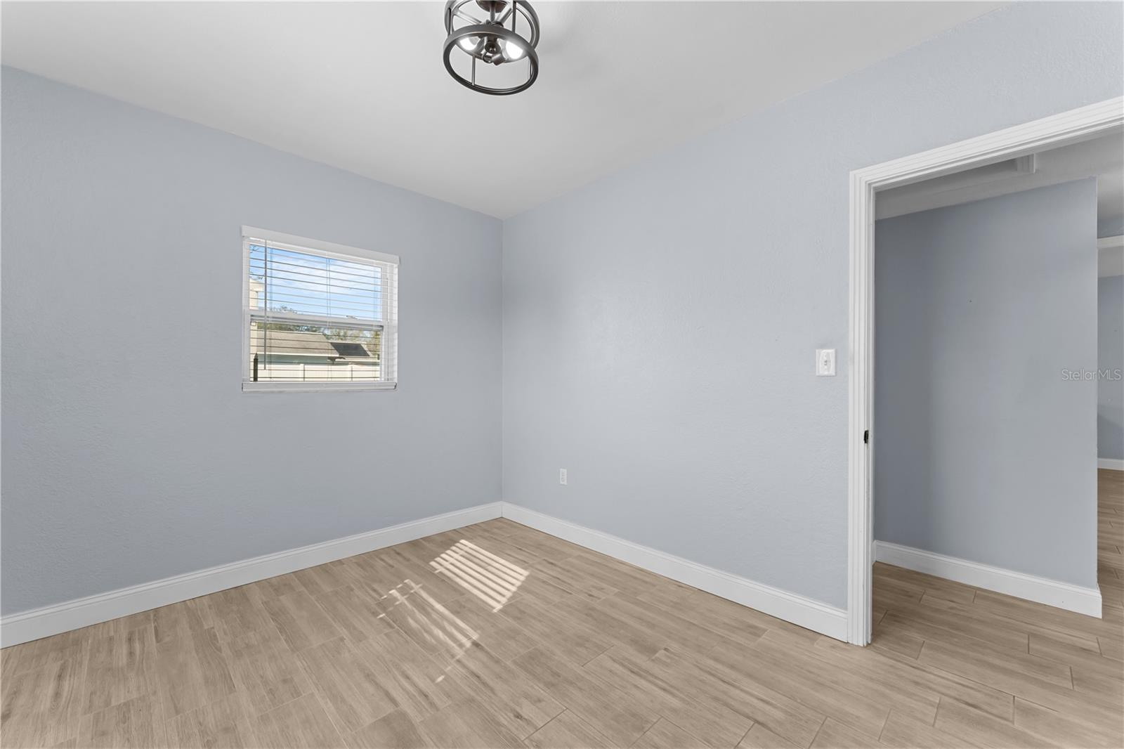 11002 N OAKLEAF AVE, TAMPA, FL, 33612