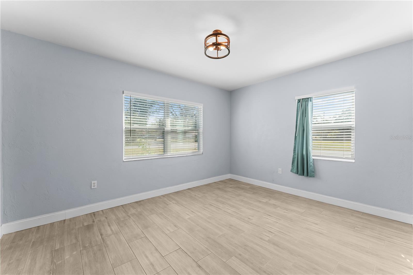 11002 N OAKLEAF AVE, TAMPA, FL, 33612