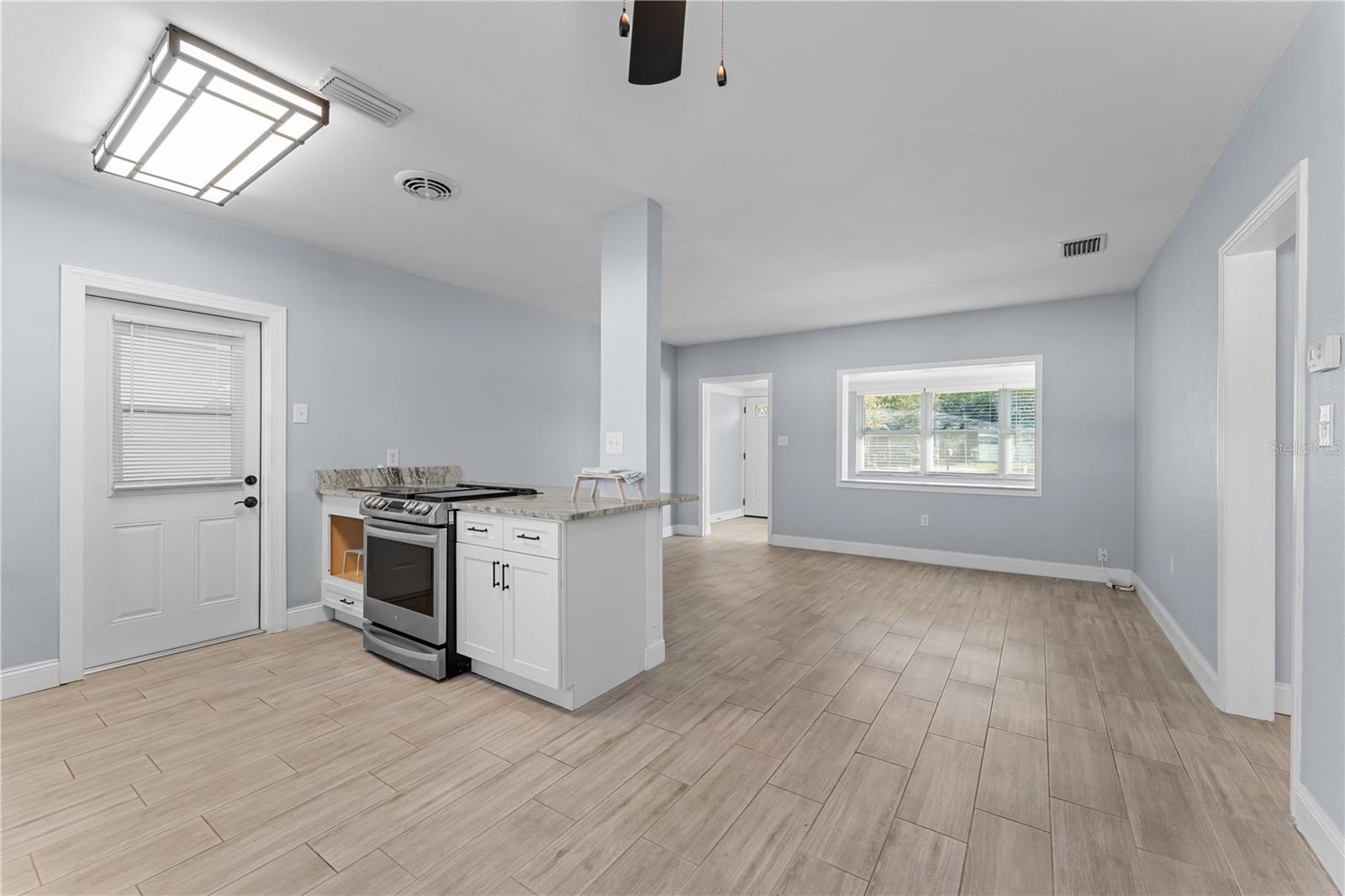 11002 N OAKLEAF AVE, TAMPA, FL, 33612