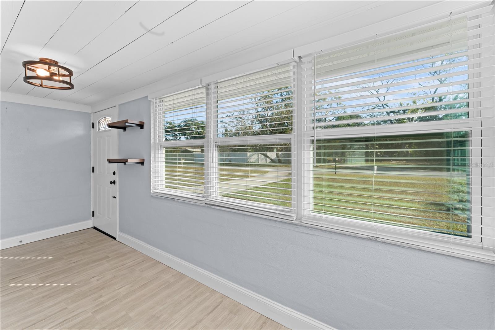 11002 N OAKLEAF AVE, TAMPA, FL, 33612