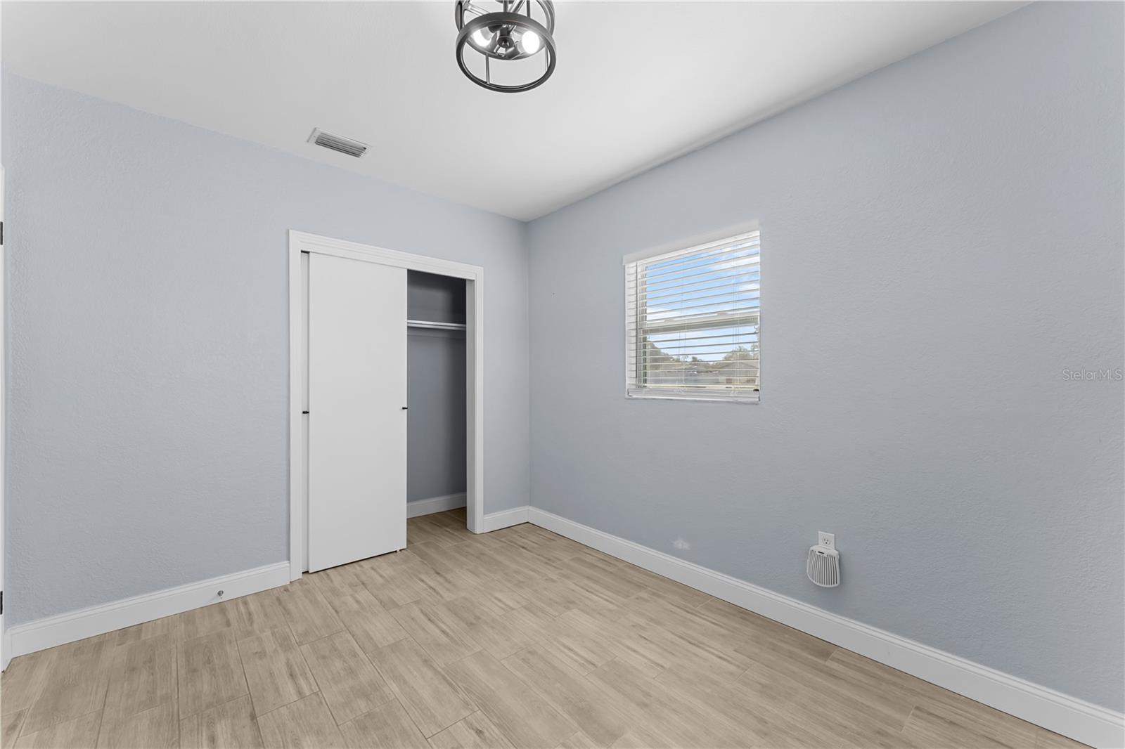 11002 N OAKLEAF AVE, TAMPA, FL, 33612