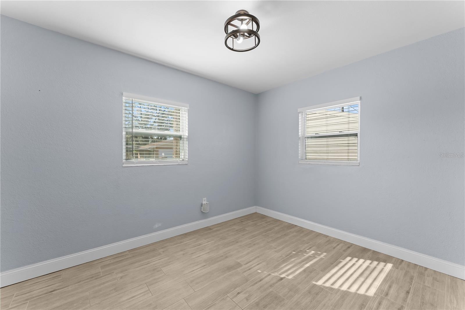 11002 N OAKLEAF AVE, TAMPA, FL, 33612