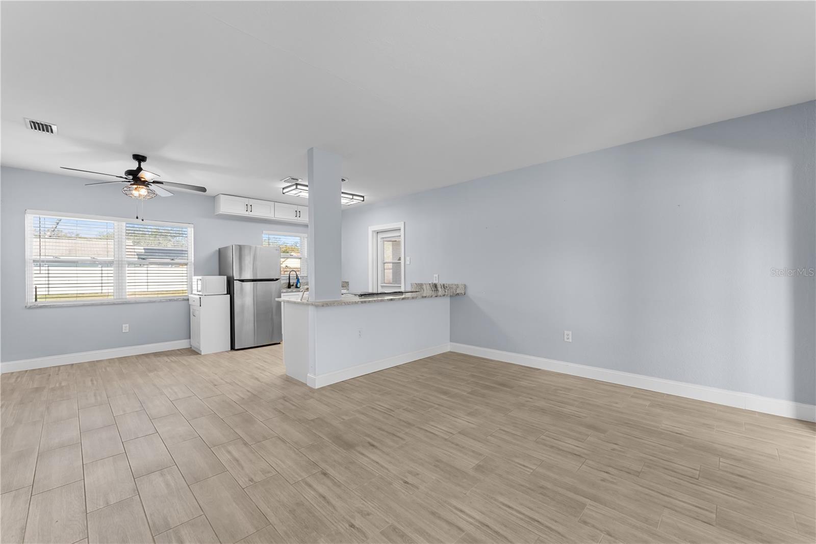 11002 N OAKLEAF AVE, TAMPA, FL, 33612