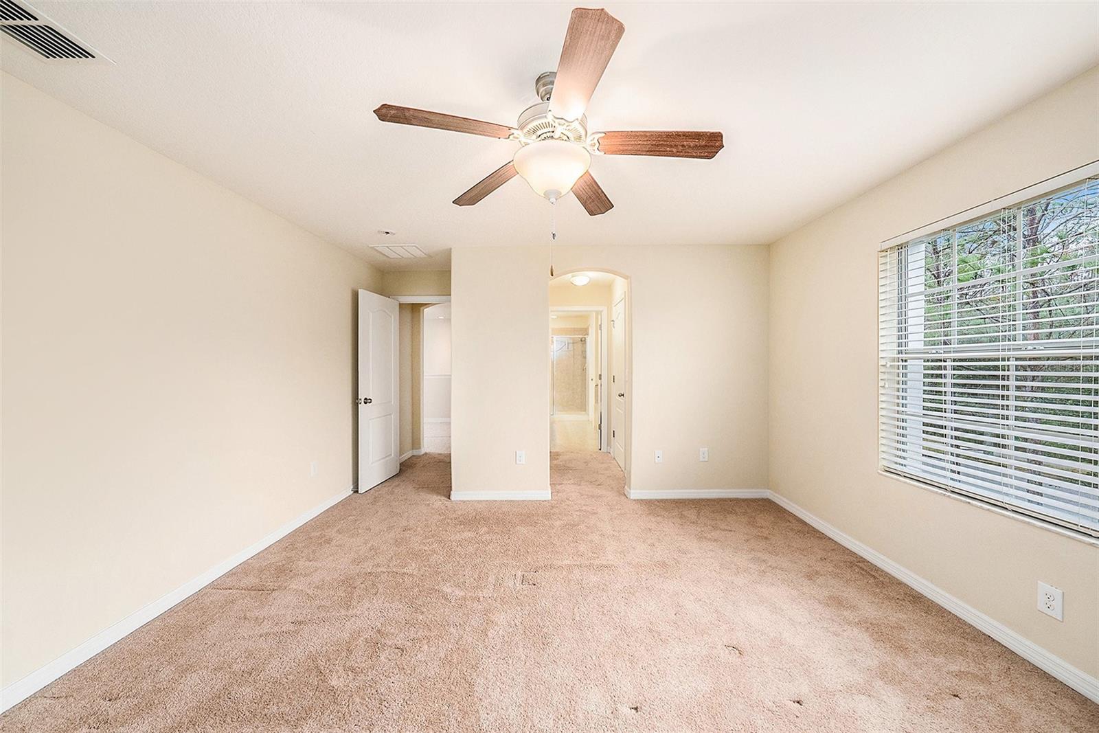 8110 HAMPTON VIEW LN, TAMPA, FL, 33647