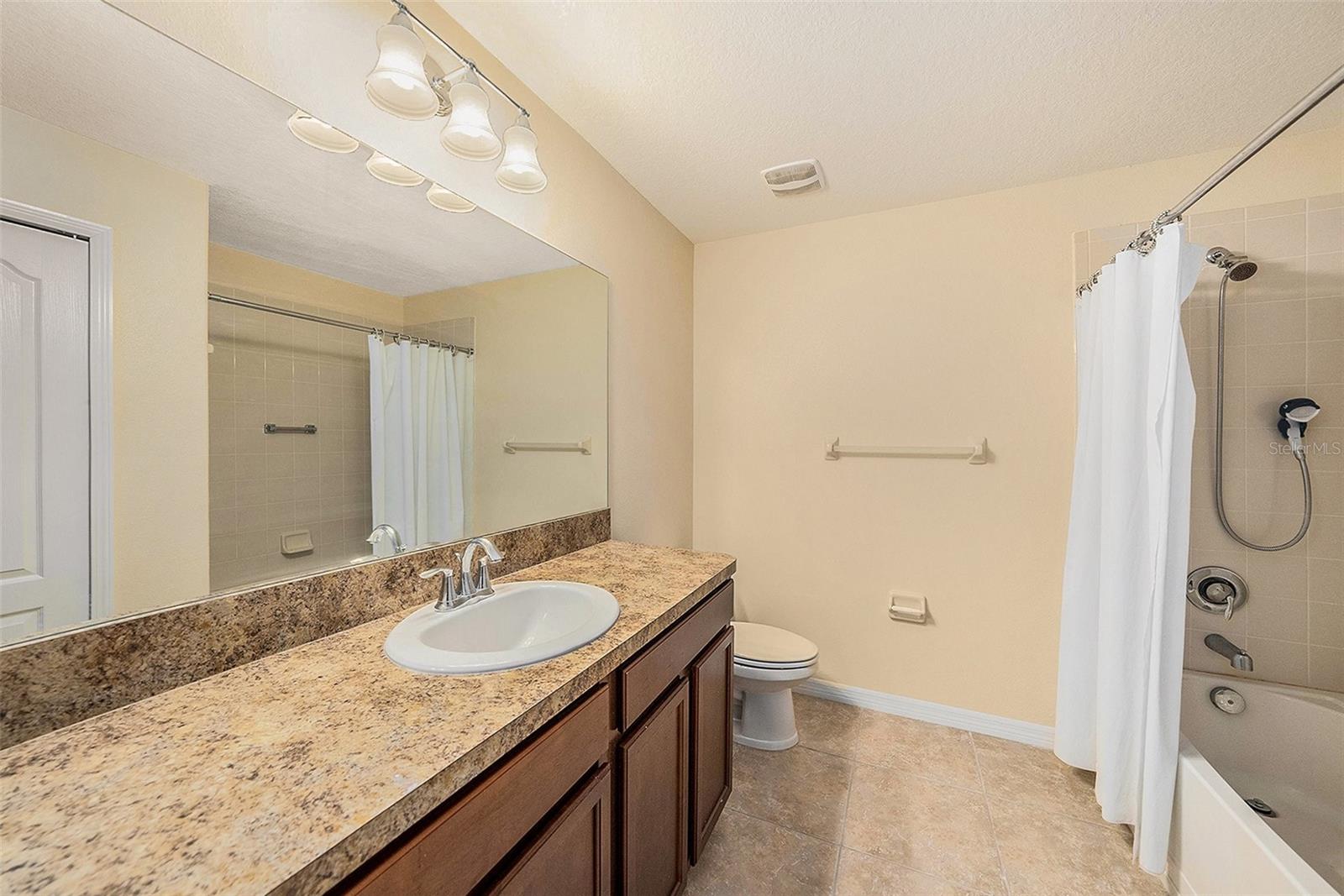 8110 HAMPTON VIEW LN, TAMPA, FL, 33647