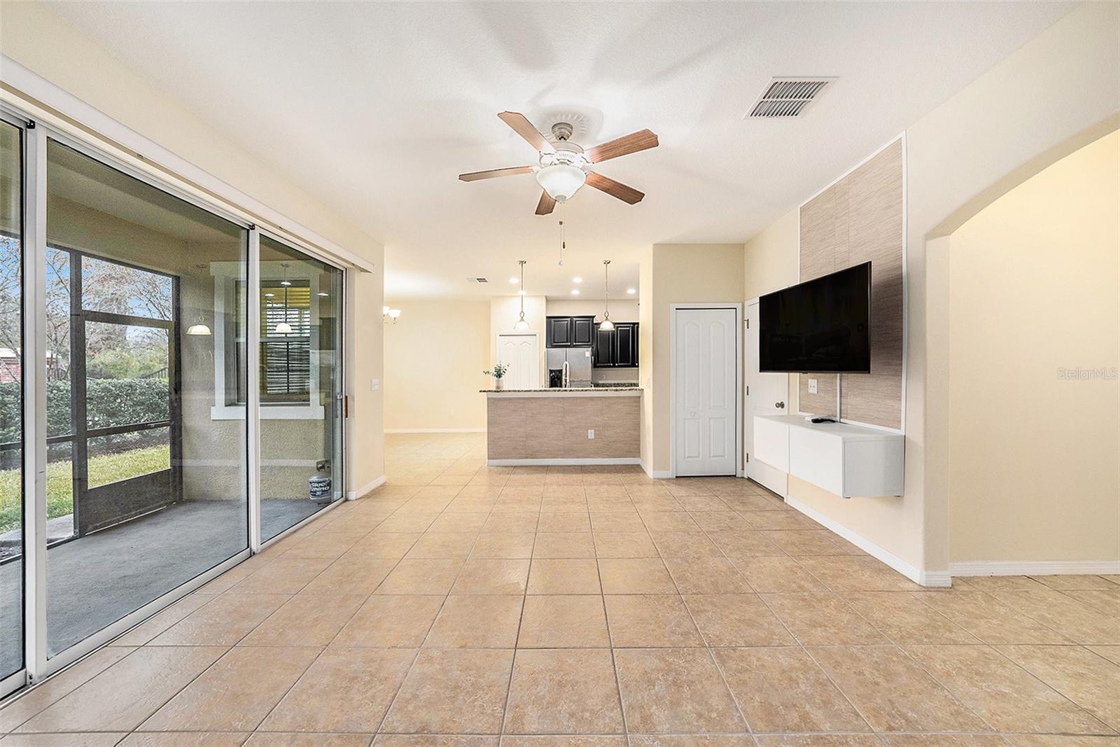 8110 HAMPTON VIEW LN, TAMPA, FL, 33647